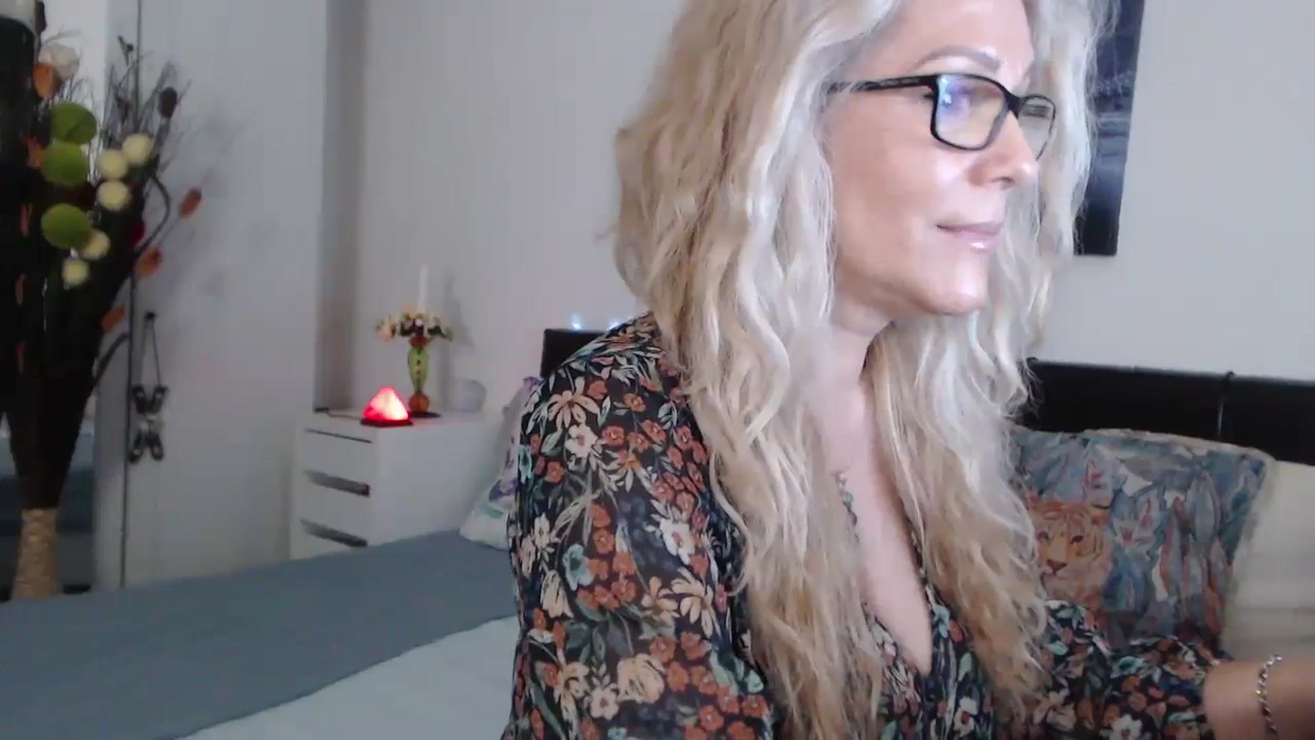 Gallery image thumbnail from Reeya71's myfreecams stream on, 02/02/2024, 07:25 image 7 of 20