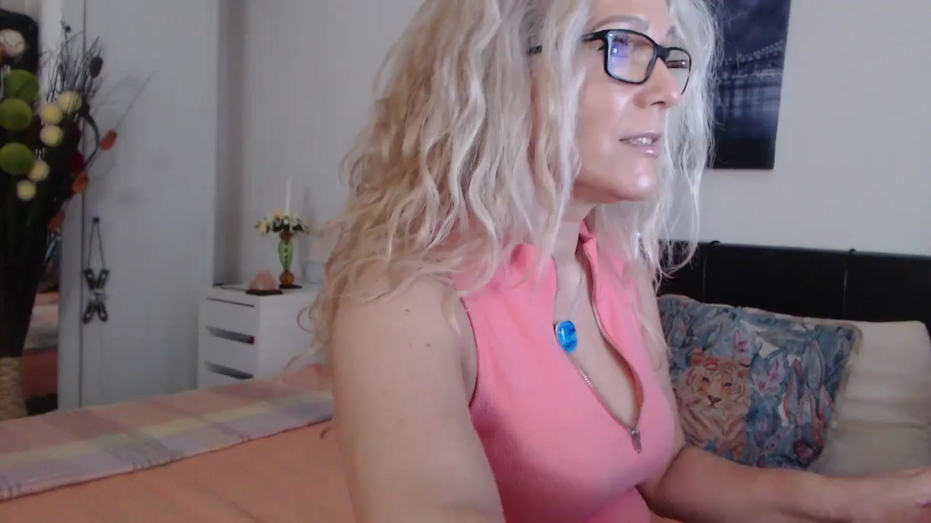 Gallery image thumbnail from Reeya71's myfreecams stream on, 02/09/2024, 06:54 image 9 of 20