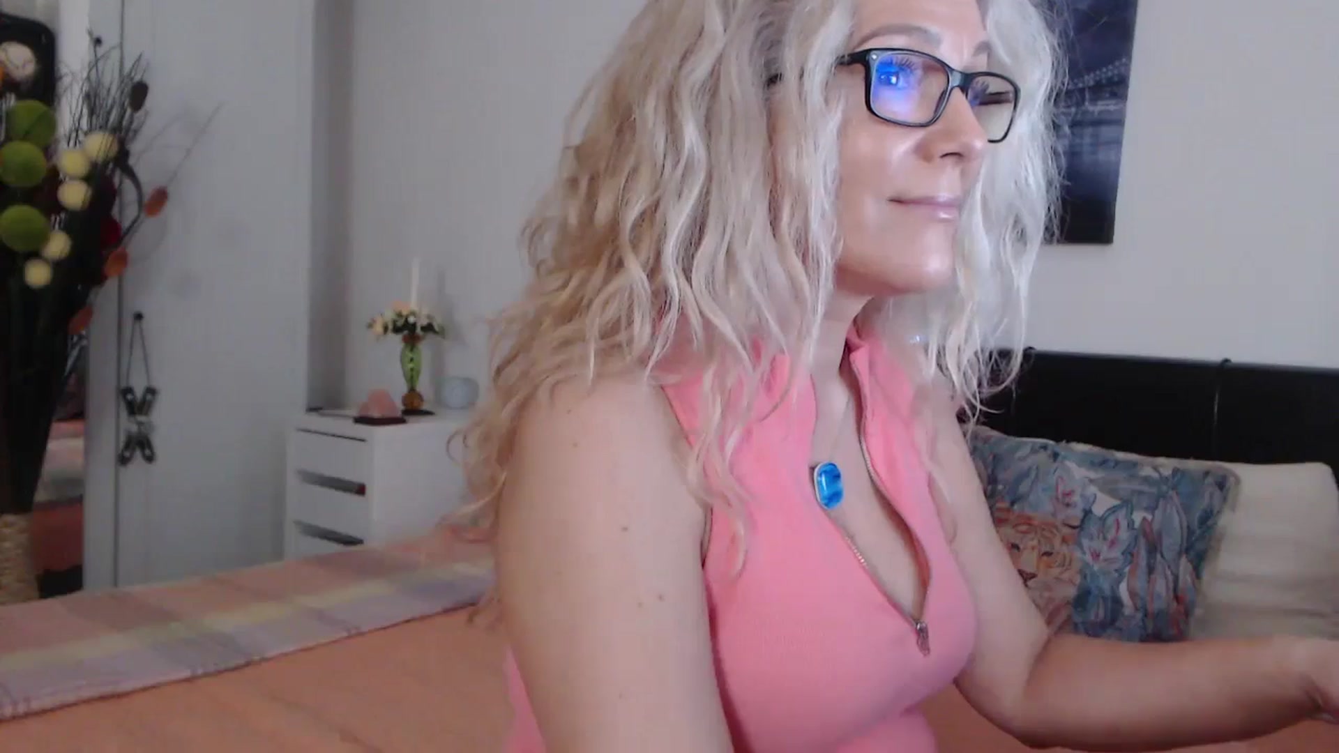 Gallery image thumbnail from Reeya71's myfreecams stream on, 02/09/2024, 06:54 image 11 of 20