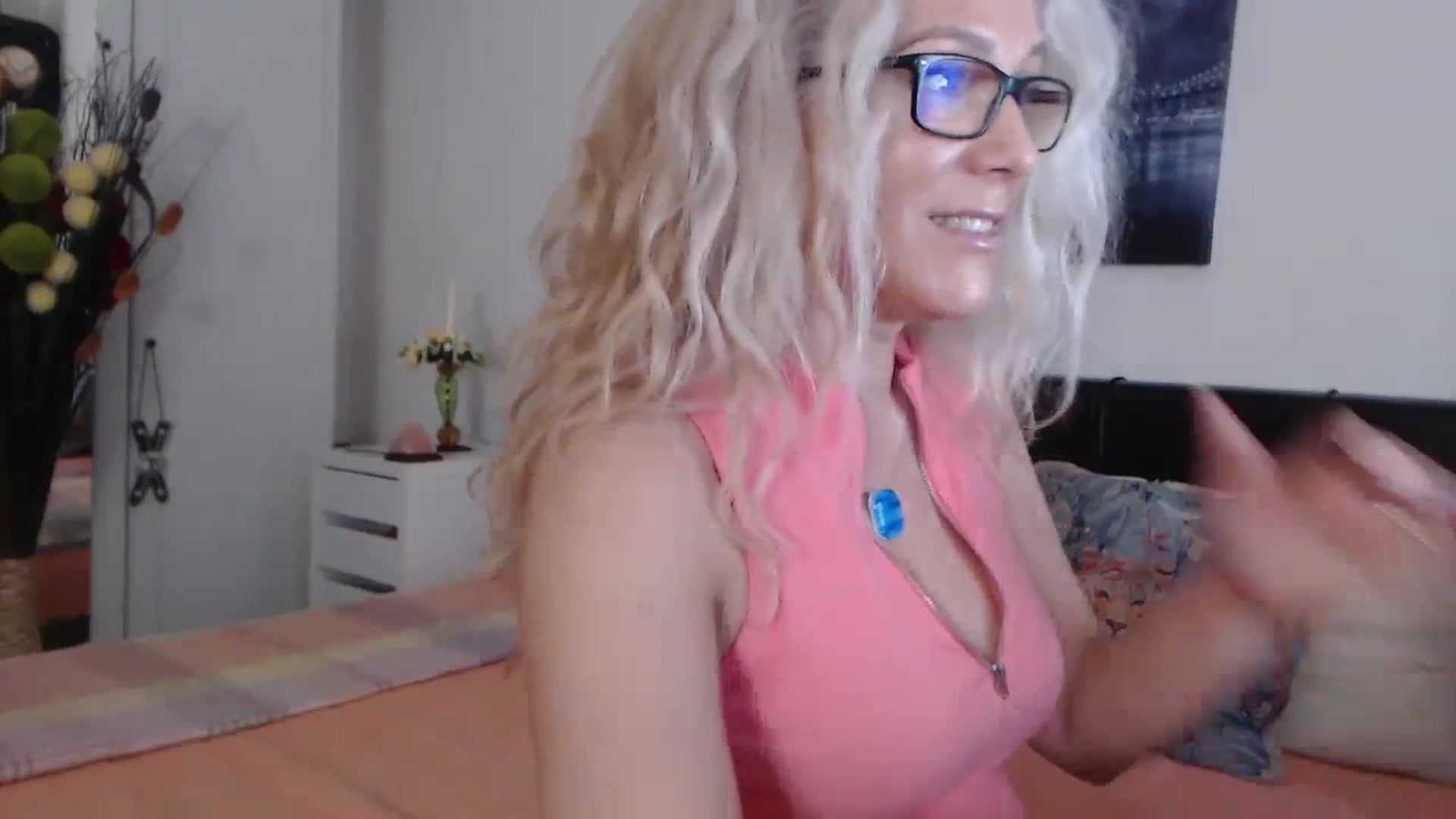 Gallery image thumbnail from Reeya71's myfreecams stream on, 02/09/2024, 06:54 image 15 of 20