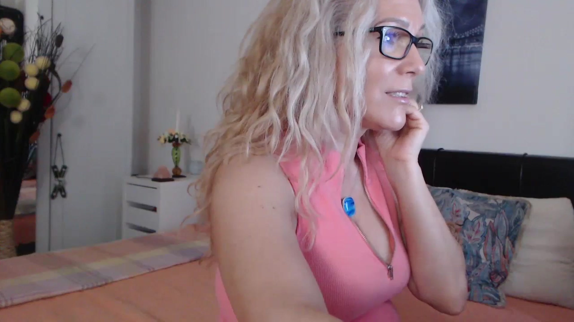 Gallery image thumbnail from Reeya71's myfreecams stream on, 02/09/2024, 06:54 image 12 of 20