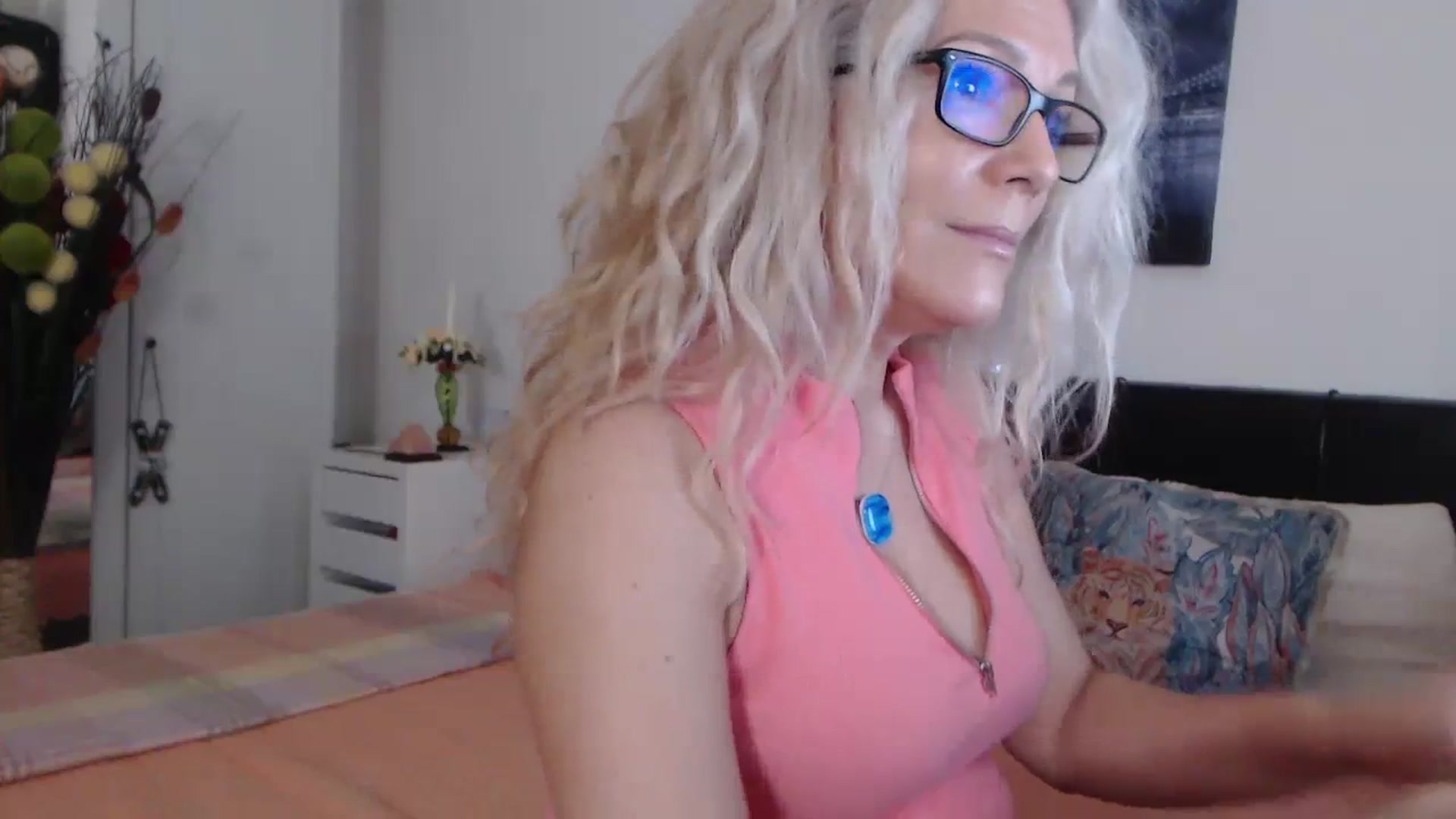 Gallery image thumbnail from Reeya71's myfreecams stream on, 02/09/2024, 06:54 image 10 of 20