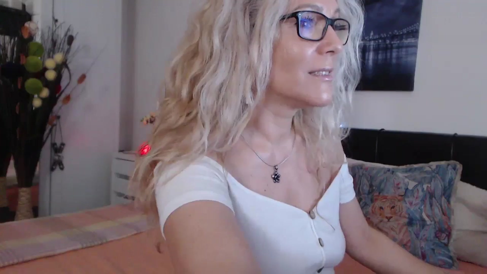 Gallery image thumbnail from Reeya71's myfreecams stream on, 02/10/2024, 07:46 image 9 of 20