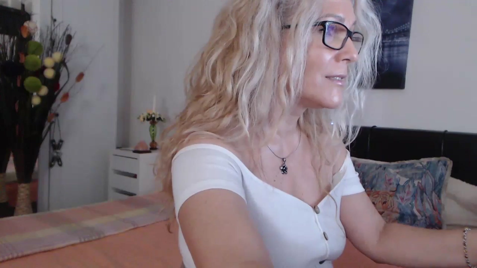 Gallery image thumbnail from Reeya71's myfreecams stream on, 02/10/2024, 07:46 image 6 of 20