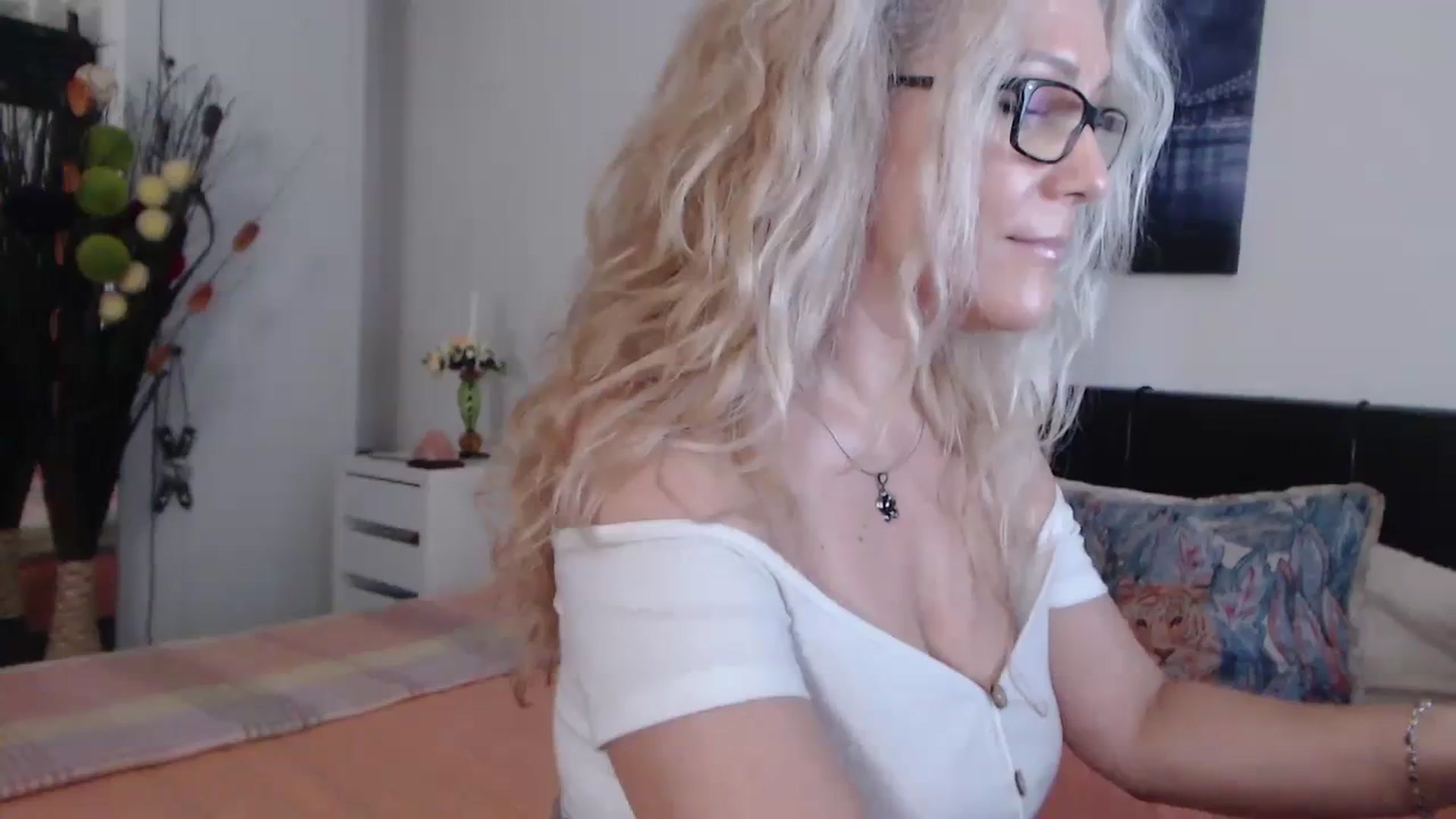 Gallery image thumbnail from Reeya71's myfreecams stream on, 02/10/2024, 07:46 image 19 of 20