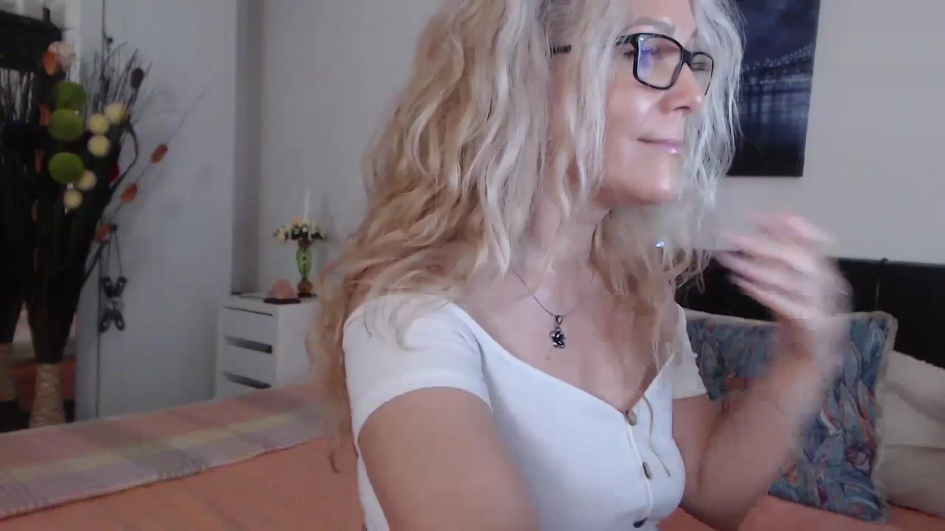 Gallery image thumbnail from Reeya71's myfreecams stream on, 02/10/2024, 07:46 image 13 of 20