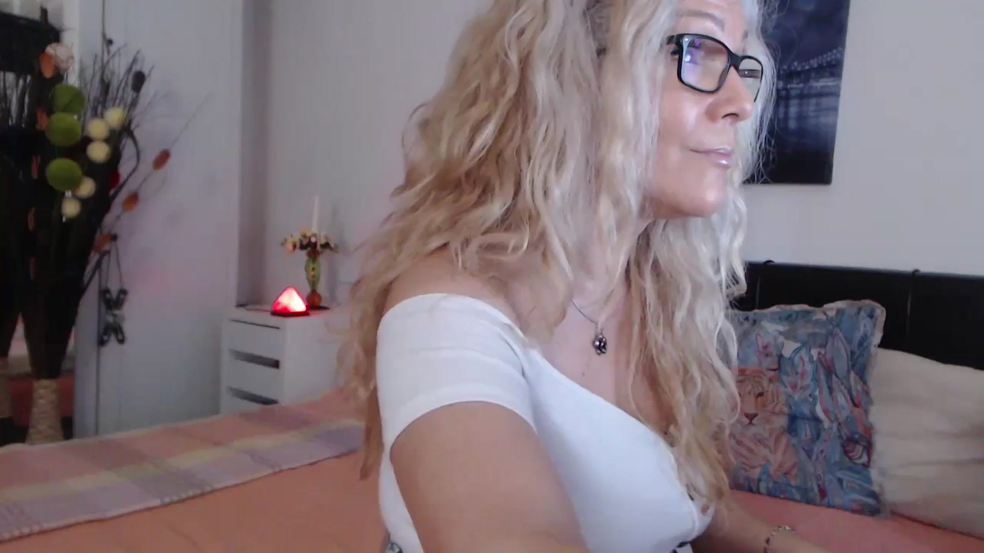 Gallery image thumbnail from Reeya71's myfreecams stream on, 02/10/2024, 08:26 image 1 of 20