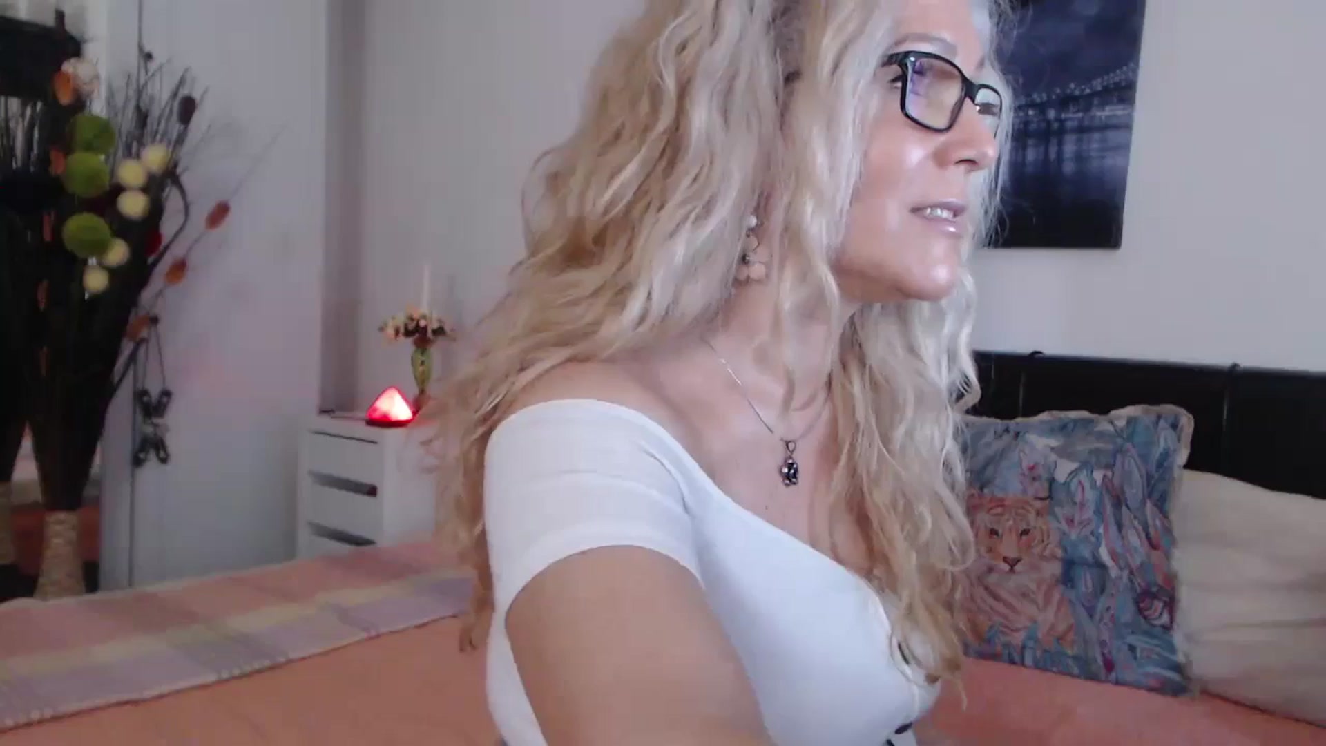 Gallery image thumbnail from Reeya71's myfreecams stream on, 02/10/2024, 08:26 image 17 of 20