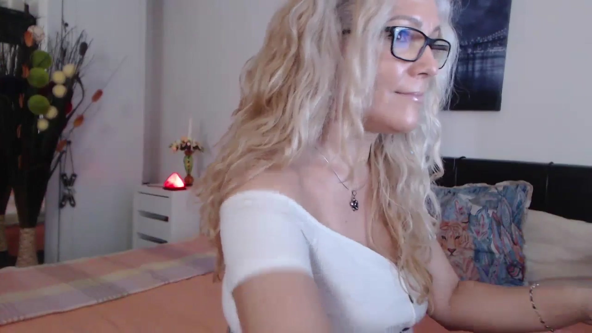 Gallery image thumbnail from Reeya71's myfreecams stream on, 02/10/2024, 08:26 image 19 of 20