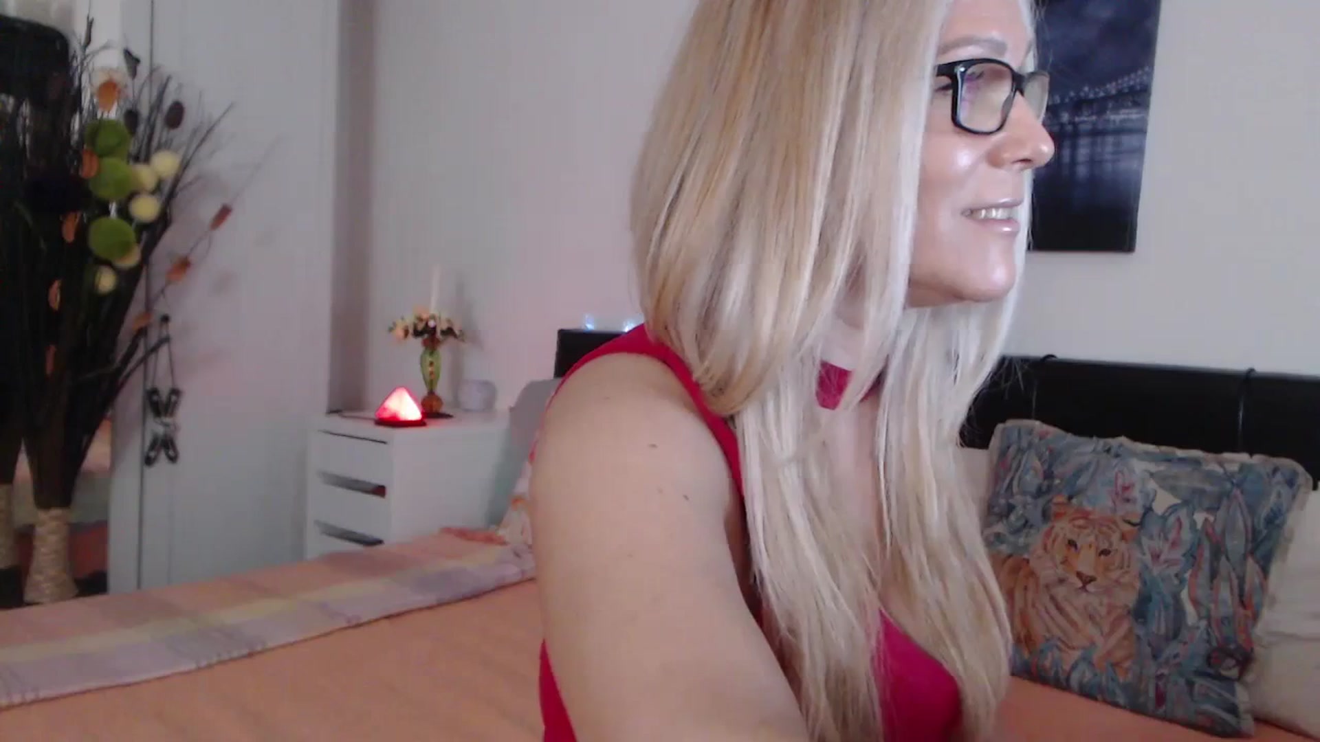 Gallery image thumbnail from Reeya71's myfreecams stream on, 02/16/2024, 04:07 image 4 of 20