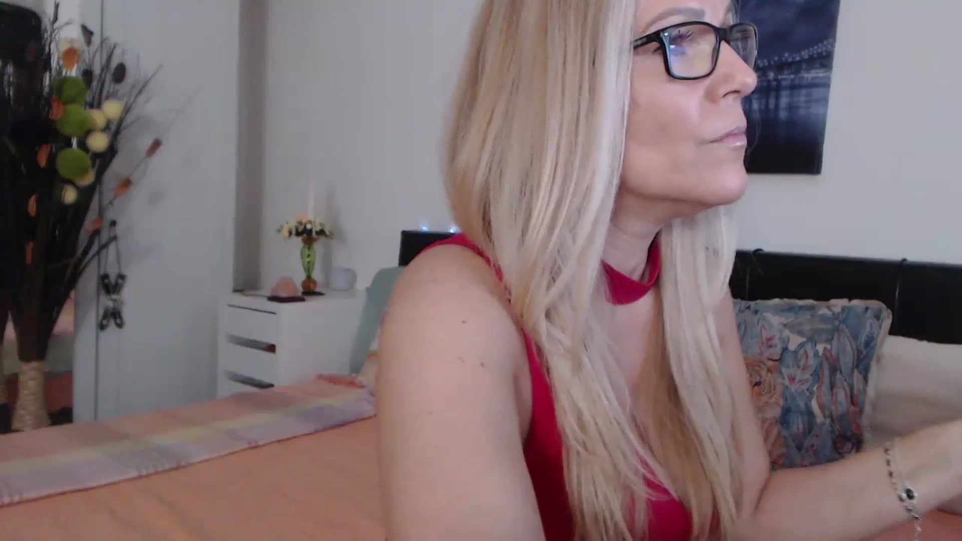 Gallery image thumbnail from Reeya71's myfreecams stream on, 02/16/2024, 07:06 image 3 of 20
