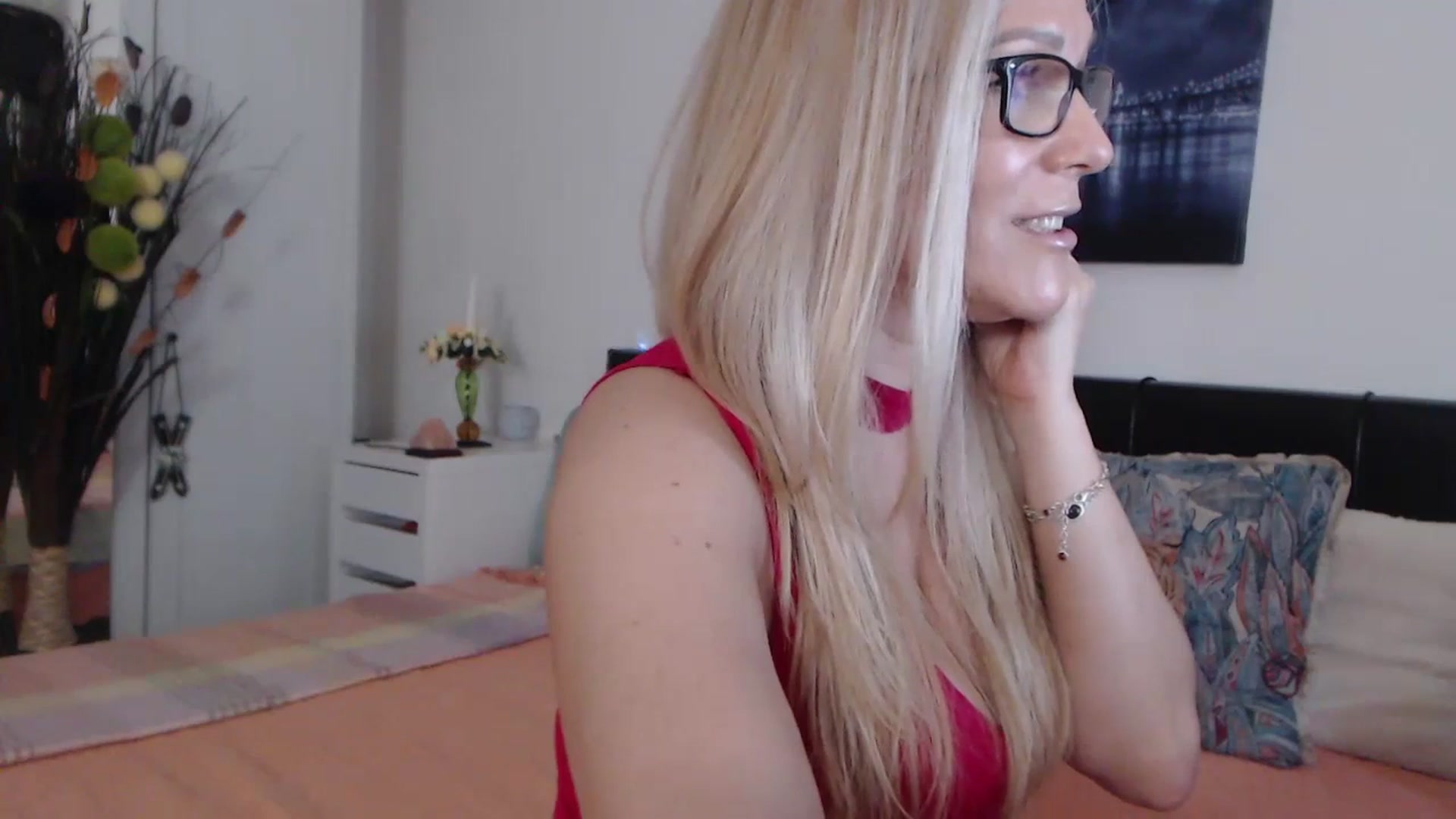 Gallery image thumbnail from Reeya71's myfreecams stream on, 02/16/2024, 07:06 image 13 of 20