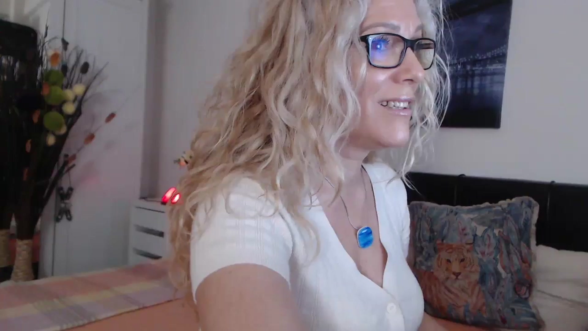 Gallery image thumbnail from Reeya71's myfreecams stream on, 02/22/2024, 06:48 image 8 of 20