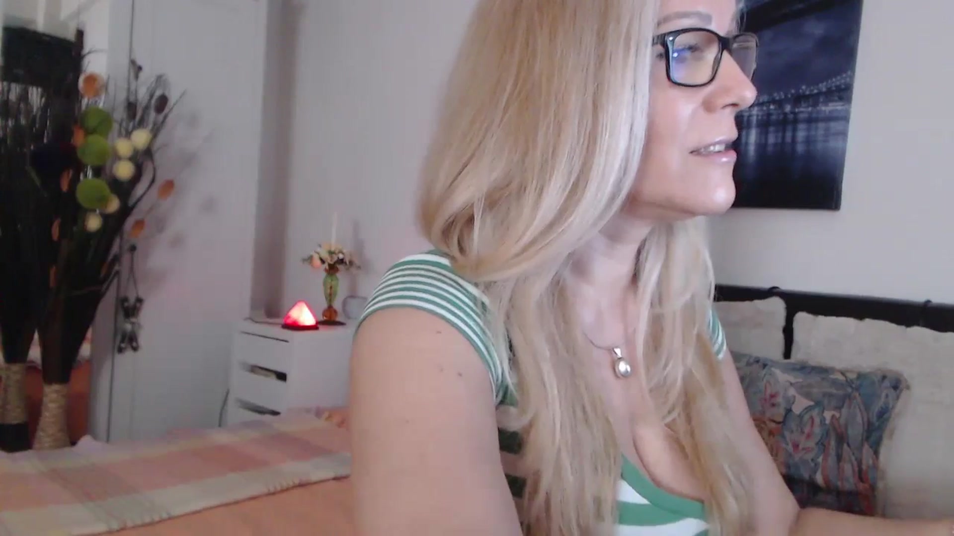Gallery image thumbnail from Reeya71's myfreecams stream on, 03/01/2024, 04:03 image 17 of 20