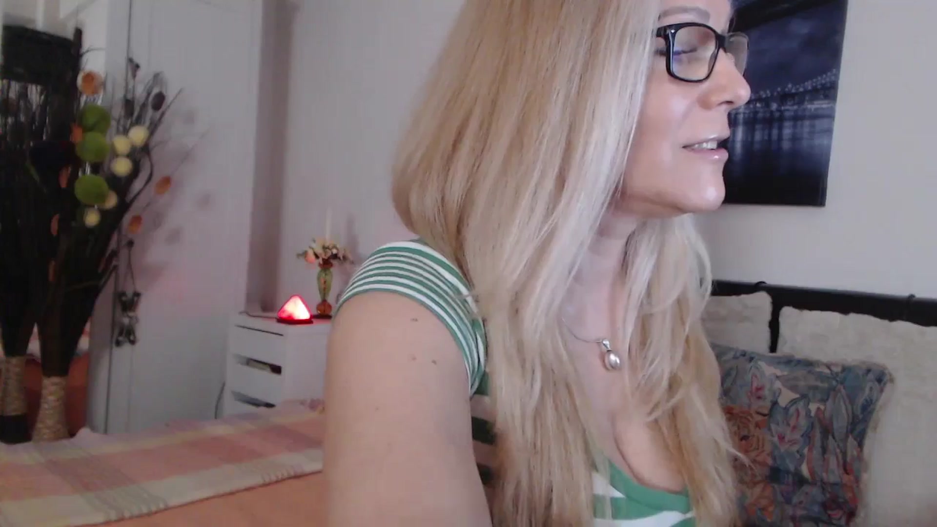 Gallery image thumbnail from Reeya71's myfreecams stream on, 03/01/2024, 04:03 image 5 of 20