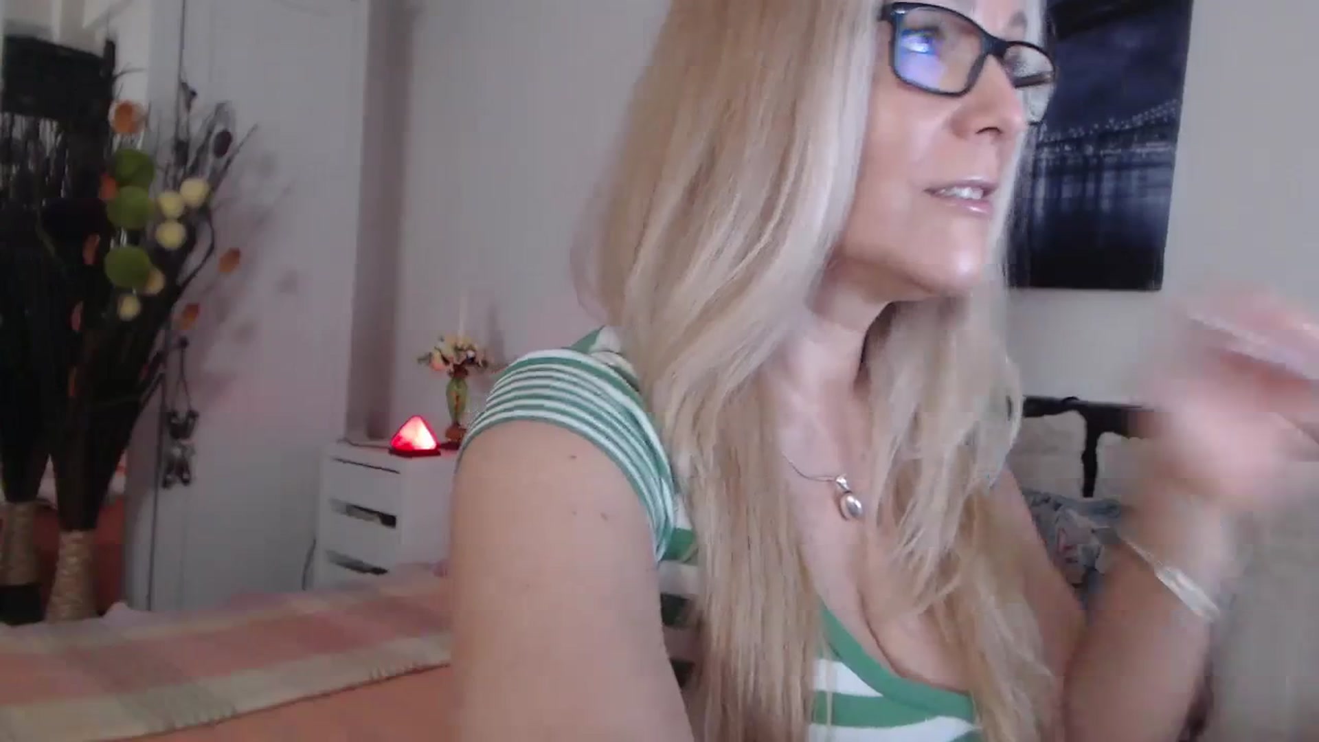 Gallery image thumbnail from Reeya71's myfreecams stream on, 03/01/2024, 04:03 image 7 of 20