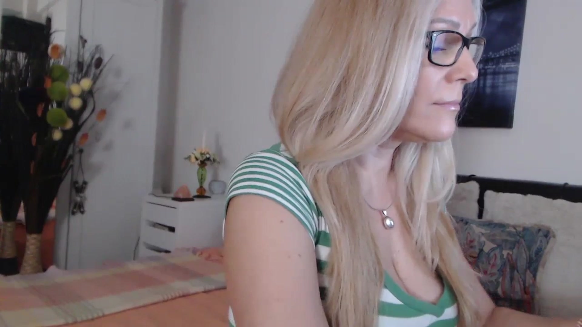 Gallery image thumbnail from Reeya71's myfreecams stream on, 03/01/2024, 04:03 image 14 of 20