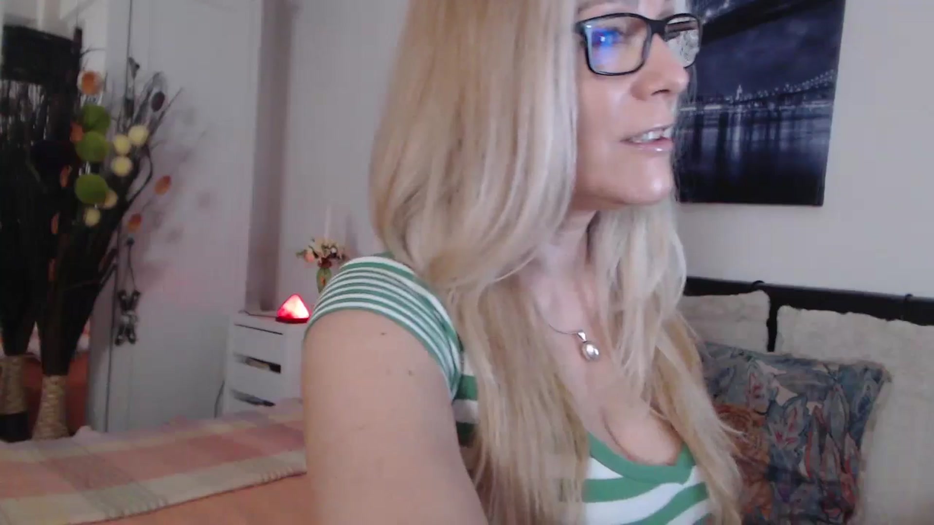 Gallery image thumbnail from Reeya71's myfreecams stream on, 03/01/2024, 04:03 image 15 of 20