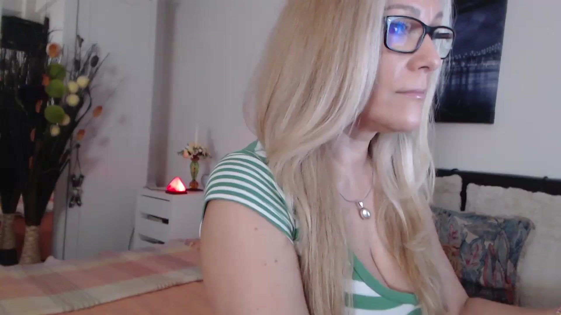 Gallery image thumbnail from Reeya71's myfreecams stream on, 03/01/2024, 04:03 image 8 of 20