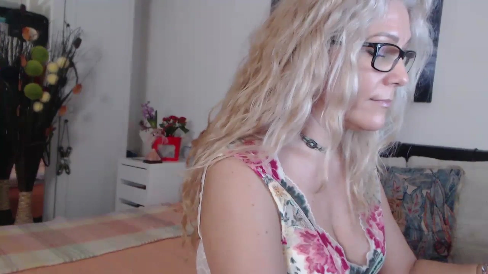 Gallery image thumbnail from Reeya71's myfreecams stream on, 03/06/2024, 06:23 image 5 of 20