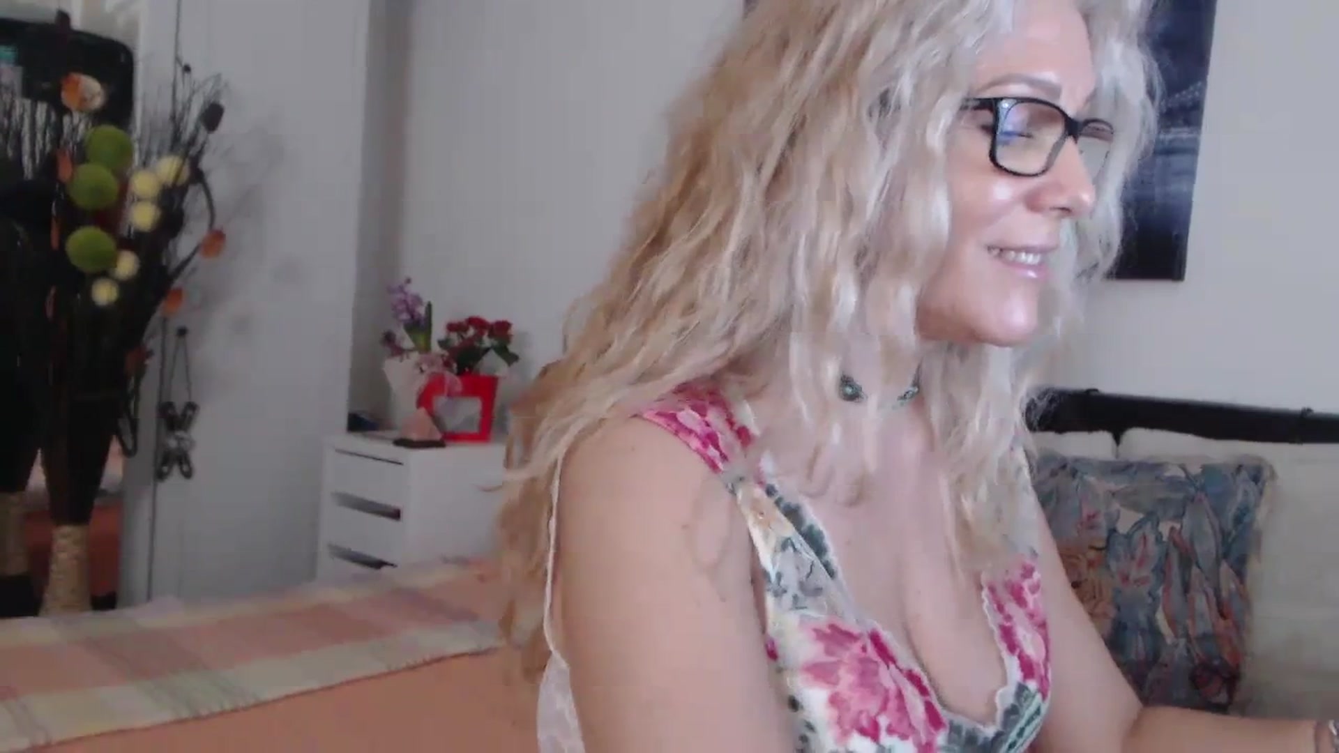 Gallery image thumbnail from Reeya71's myfreecams stream on, 03/06/2024, 06:23 image 7 of 20