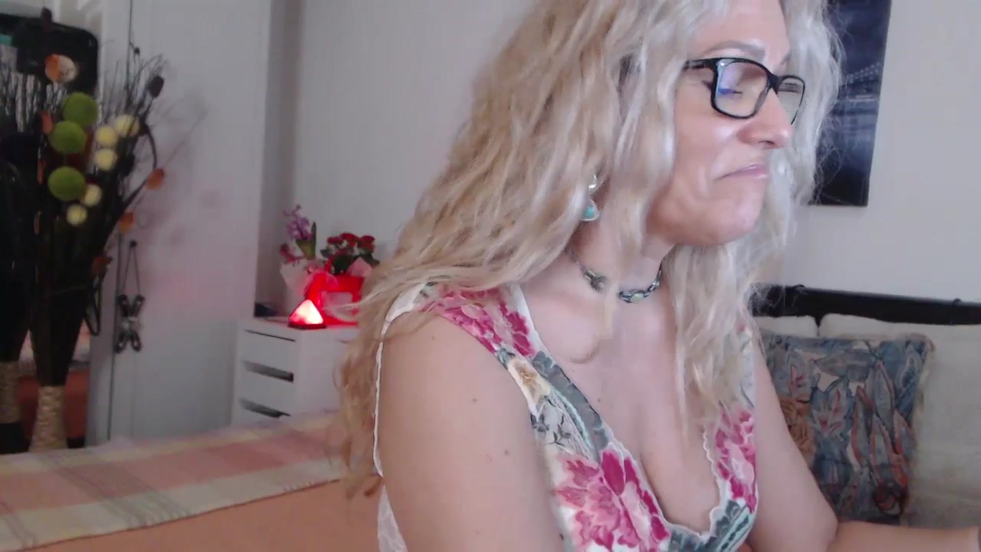 Gallery image thumbnail from Reeya71's myfreecams stream on, 03/06/2024, 06:23 image 13 of 20