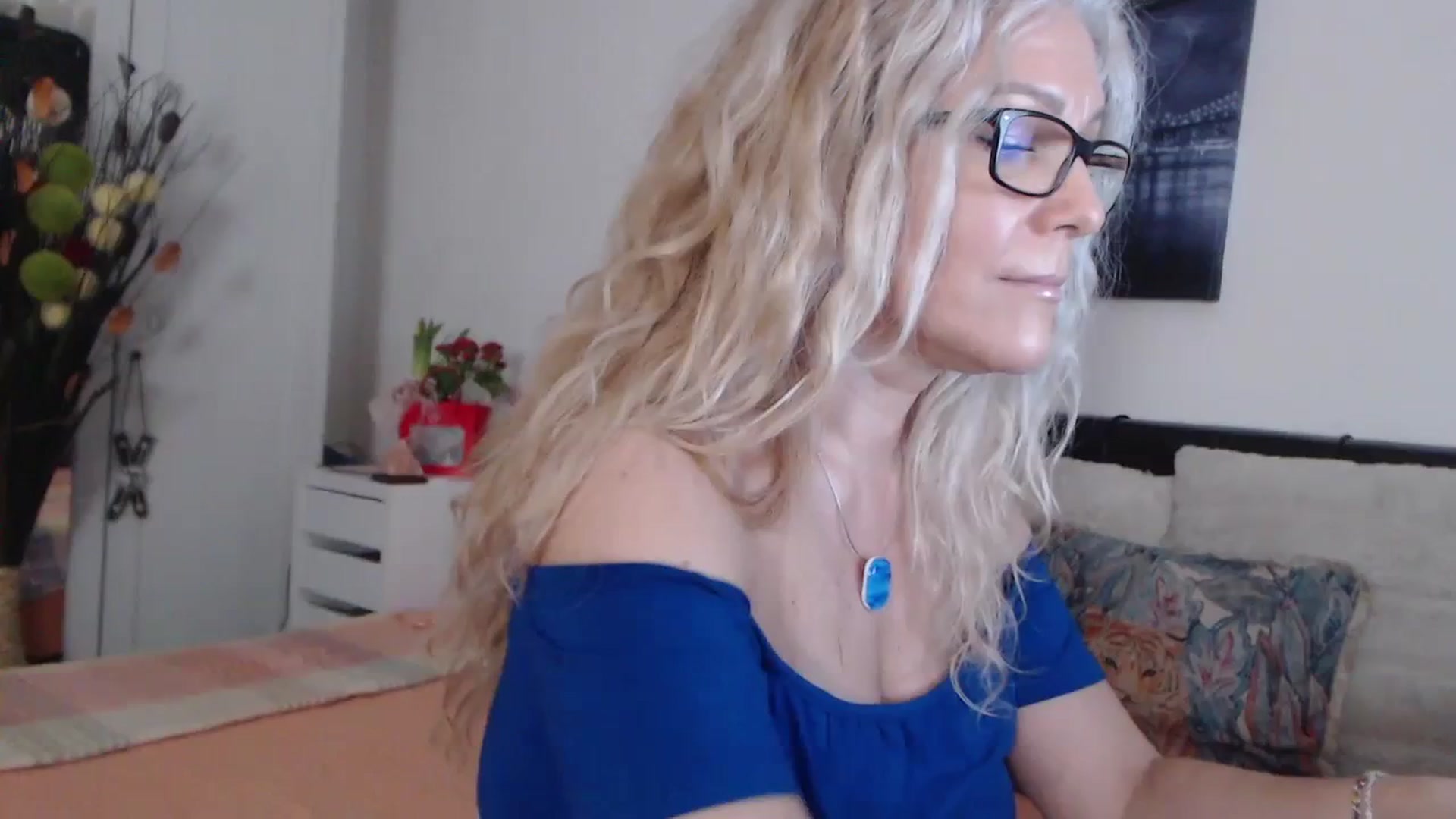 Gallery image thumbnail from Reeya71's myfreecams stream on, 03/12/2024, 05:18 image 1 of 20