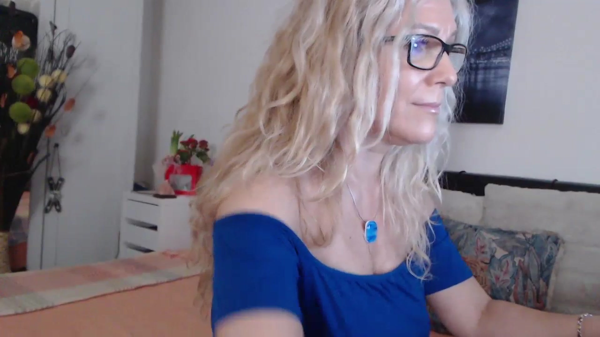 Gallery image thumbnail from Reeya71's myfreecams stream on, 03/12/2024, 05:18 image 10 of 20