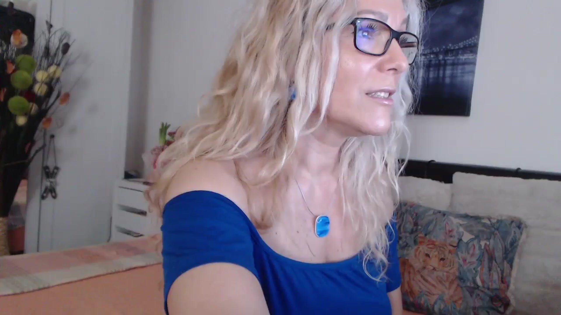 Gallery image thumbnail from Reeya71's myfreecams stream on, 03/12/2024, 05:18 image 6 of 20