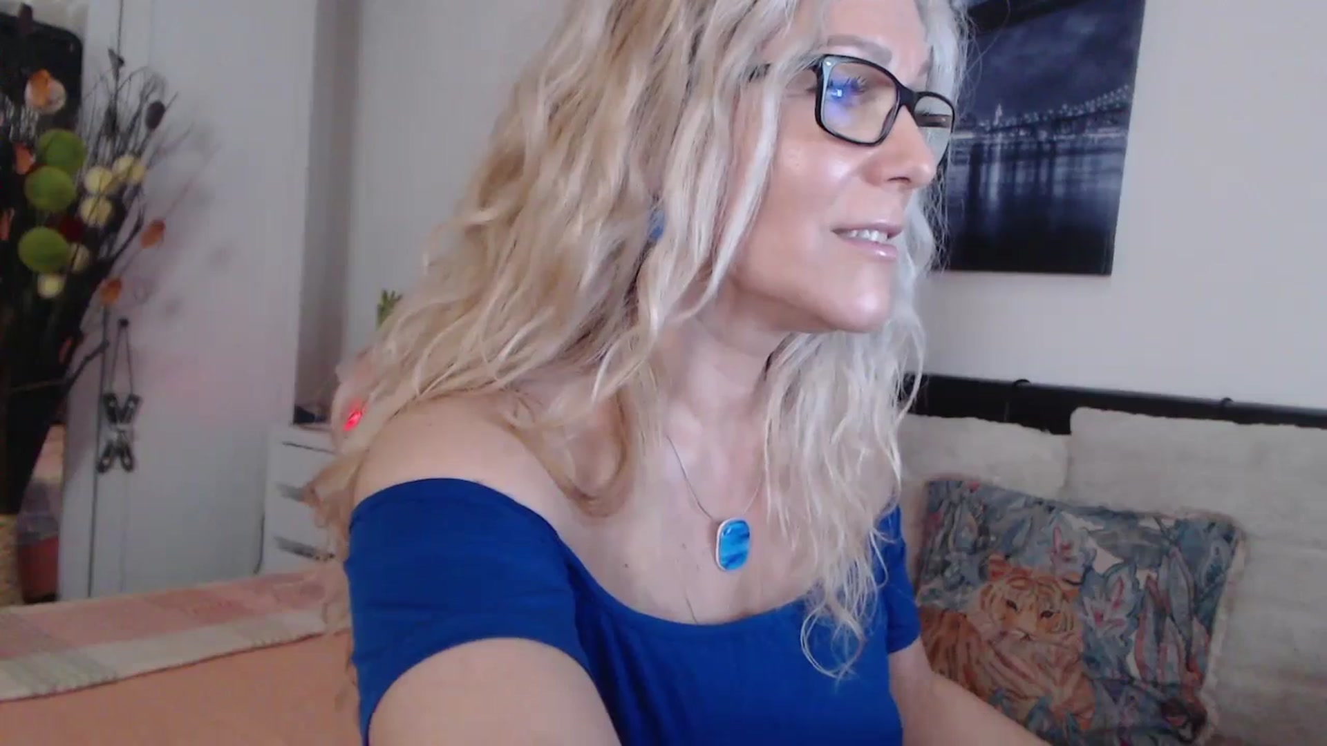 Gallery image thumbnail from Reeya71's myfreecams stream on, 03/12/2024, 05:18 image 4 of 20