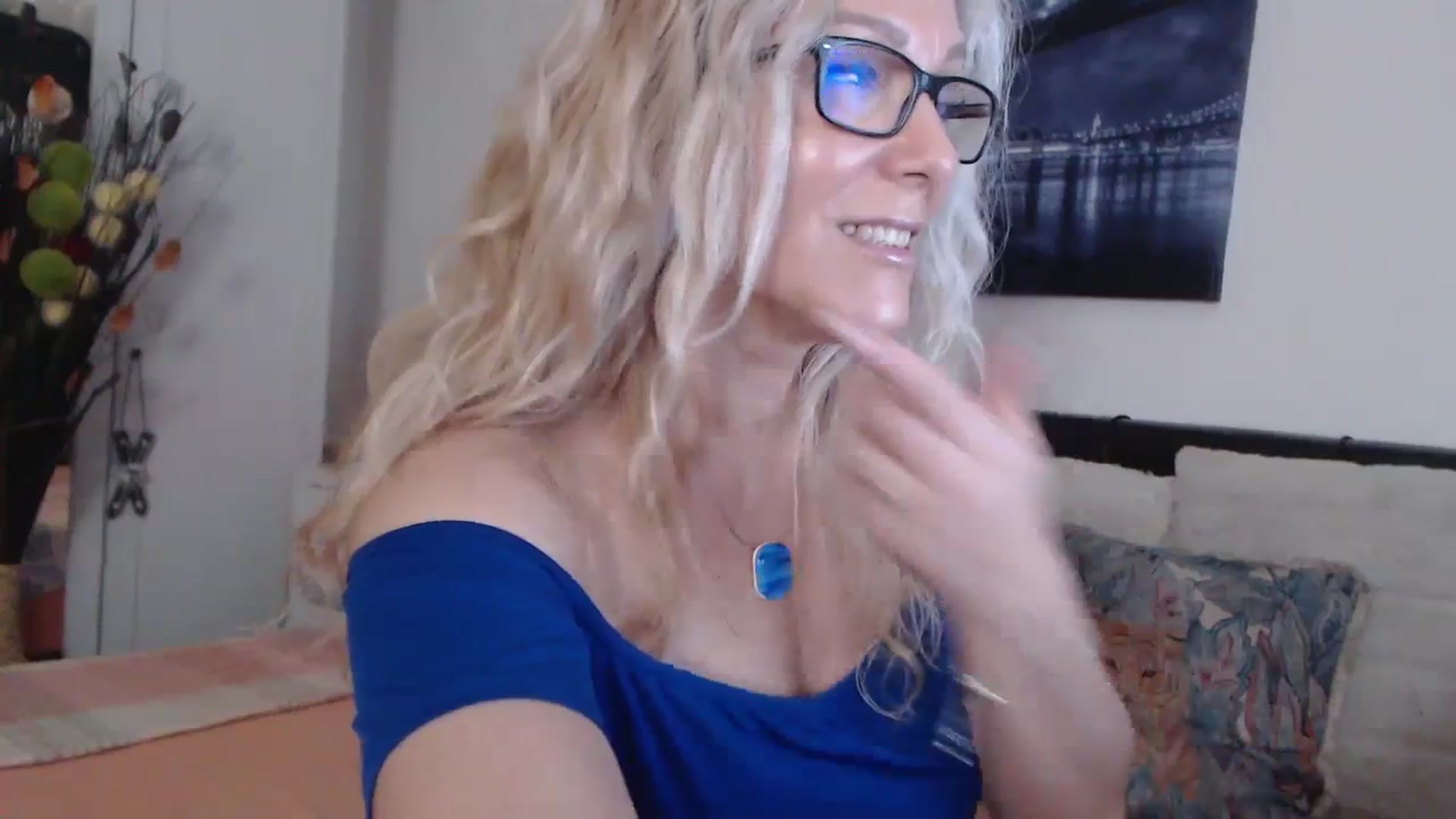 Gallery image thumbnail from Reeya71's myfreecams stream on, 03/12/2024, 05:18 image 16 of 20