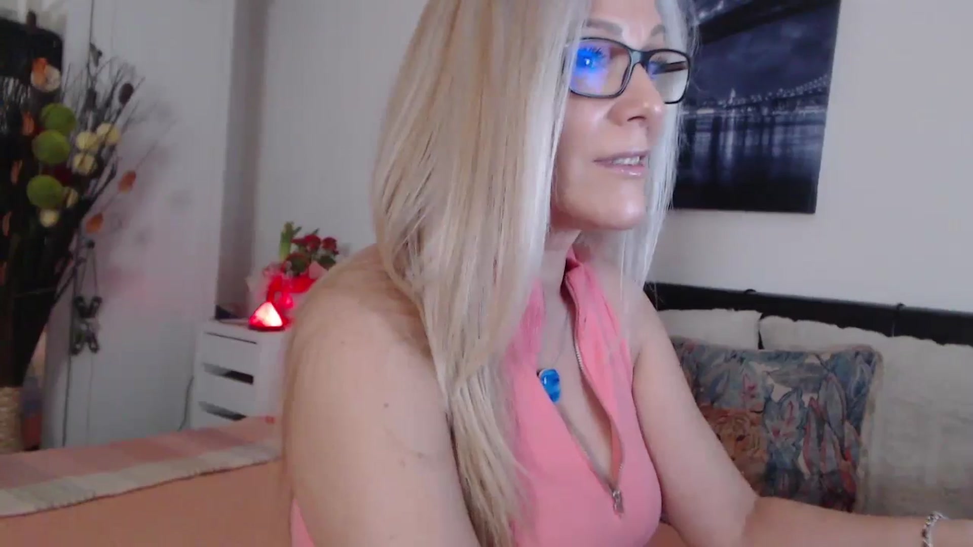 Gallery image thumbnail from Reeya71's myfreecams stream on, 03/13/2024, 04:32 image 18 of 20