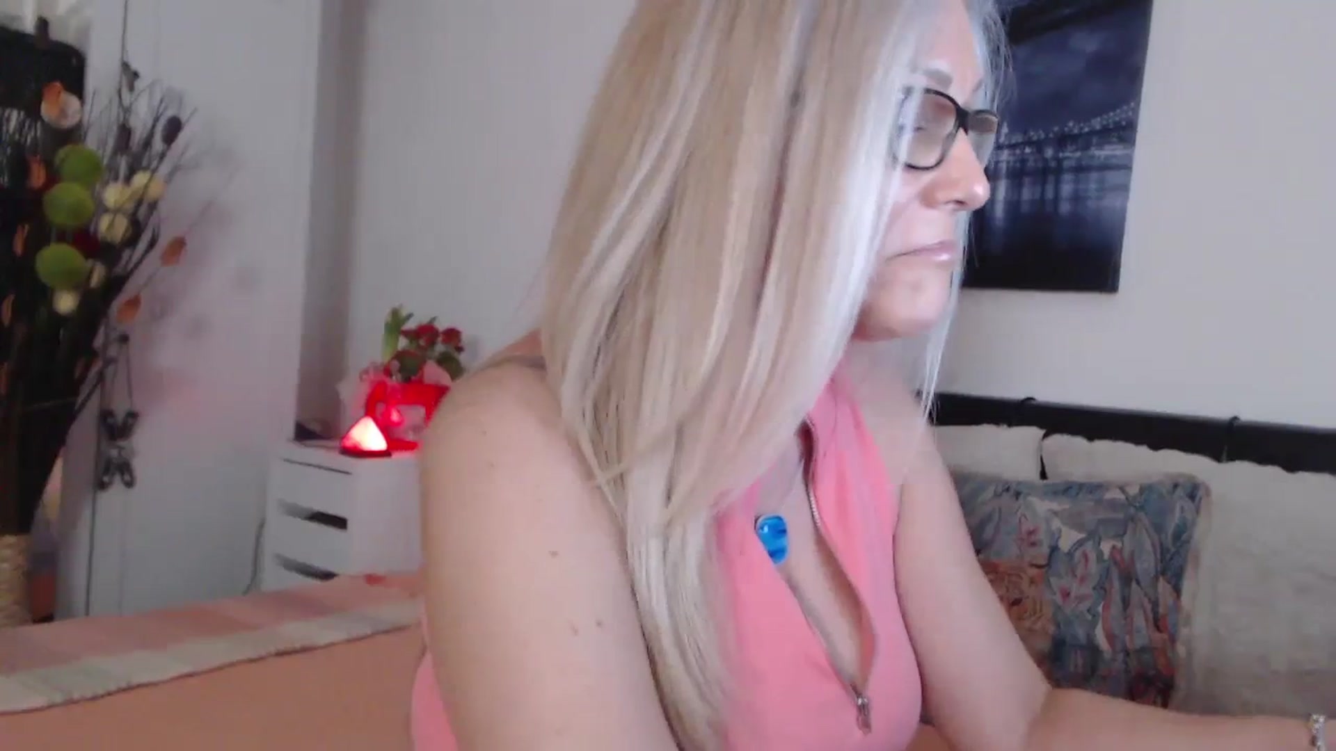 Gallery image thumbnail from Reeya71's myfreecams stream on, 03/13/2024, 04:32 image 10 of 20