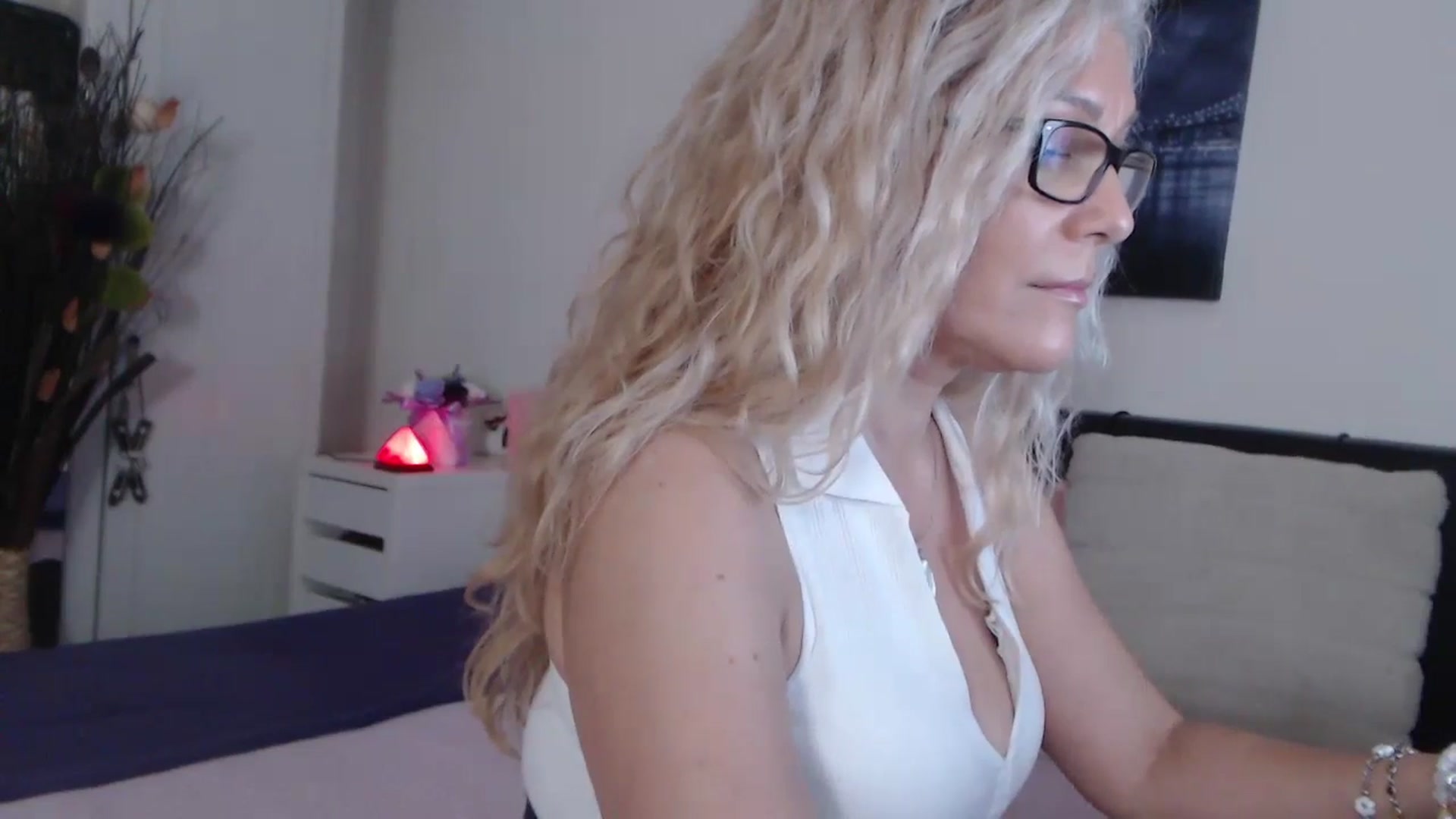 Gallery image thumbnail from Reeya71's myfreecams stream on, 05/17/2024, 04:55 image 17 of 20