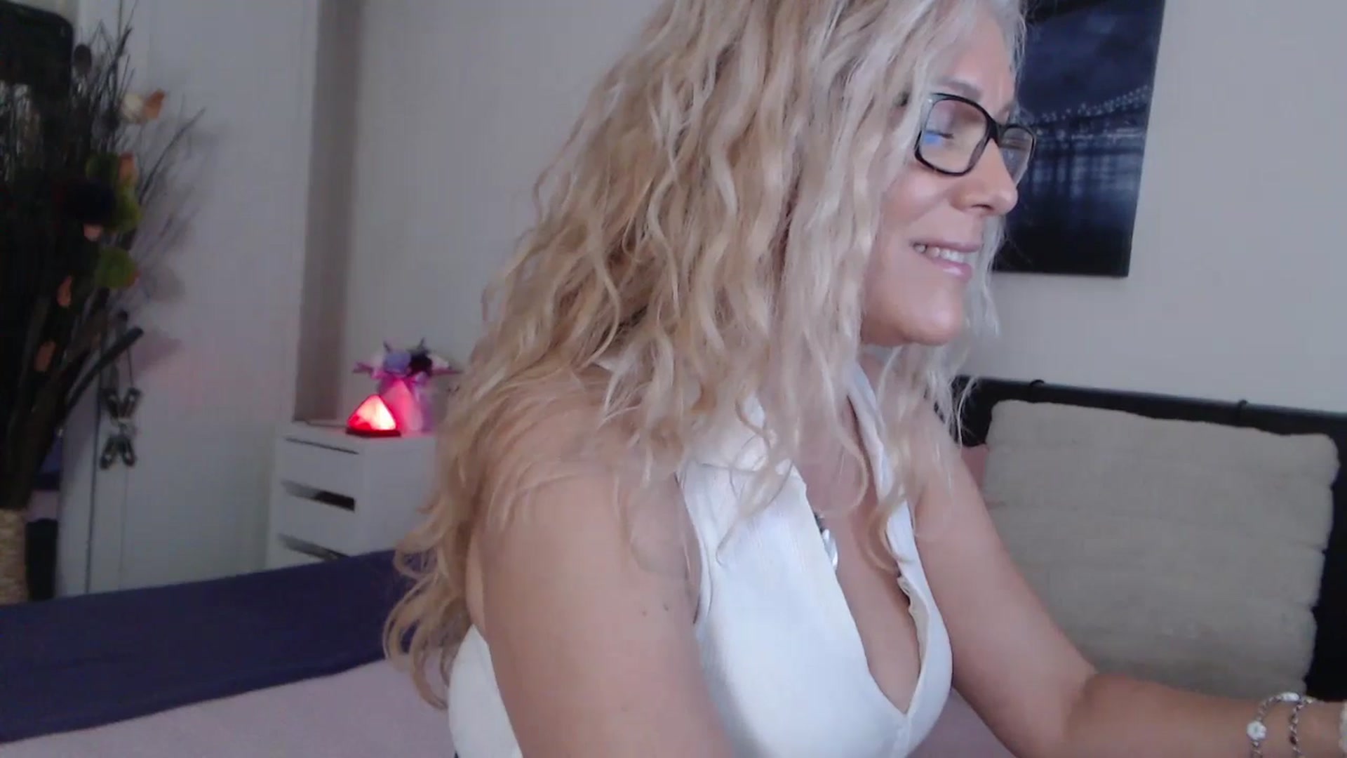 Gallery image thumbnail from Reeya71's myfreecams stream on, 05/17/2024, 04:55 image 3 of 20