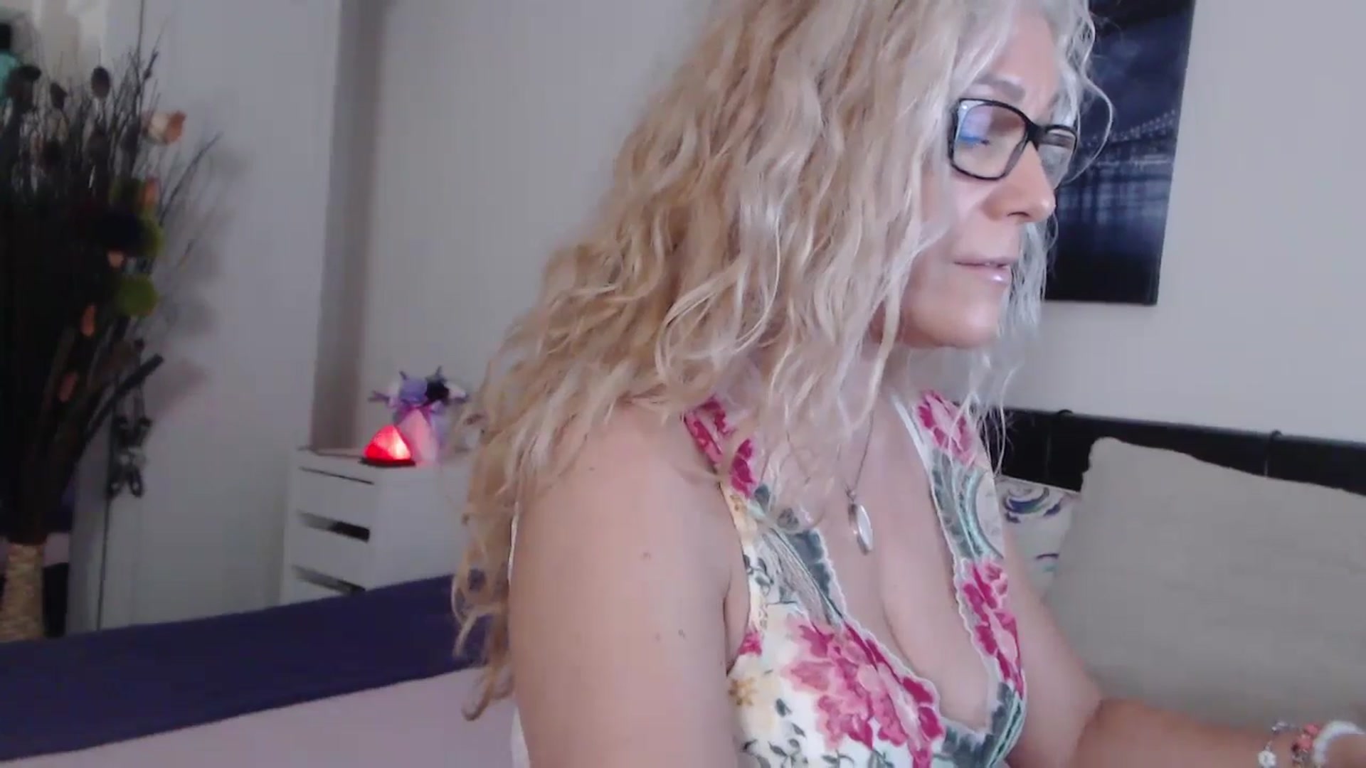 Gallery image thumbnail from Reeya71's myfreecams stream on, 05/22/2024, 01:33 image 14 of 20