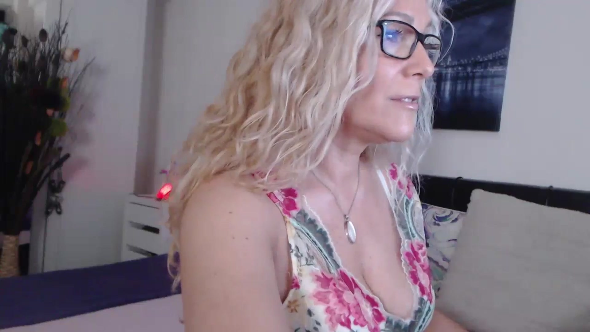 Gallery image thumbnail from Reeya71's myfreecams stream on, 05/22/2024, 01:33 image 2 of 20