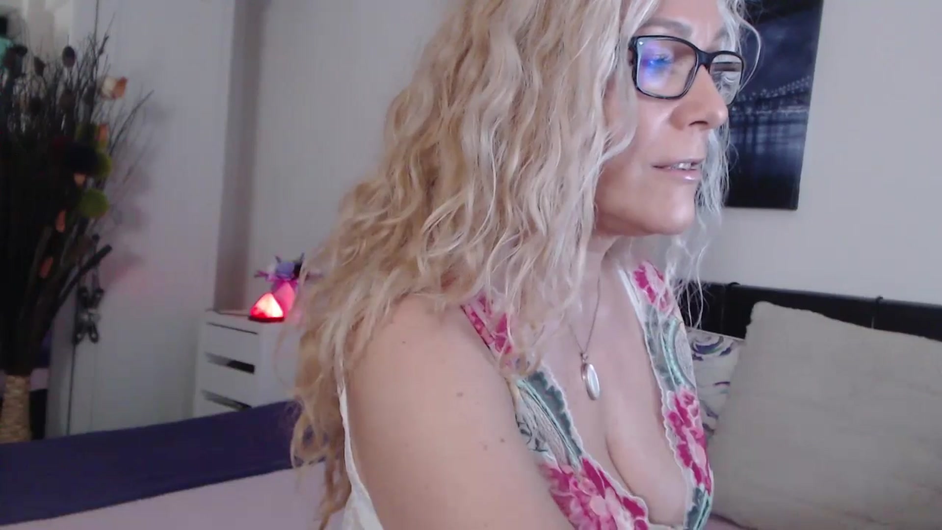 Gallery image thumbnail from Reeya71's myfreecams stream on, 05/22/2024, 01:33 image 3 of 20