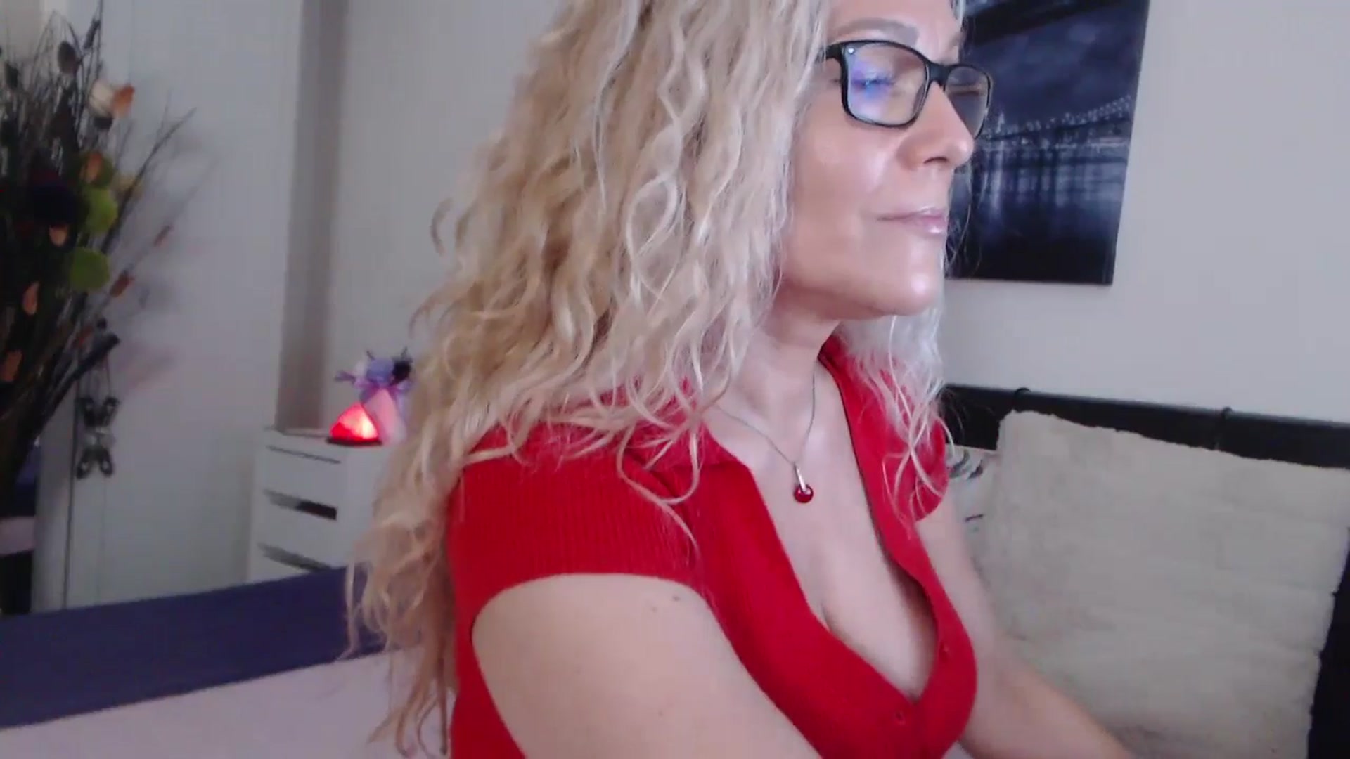 Gallery image thumbnail from Reeya71's myfreecams stream on, 05/22/2024, 21:26 image 17 of 20