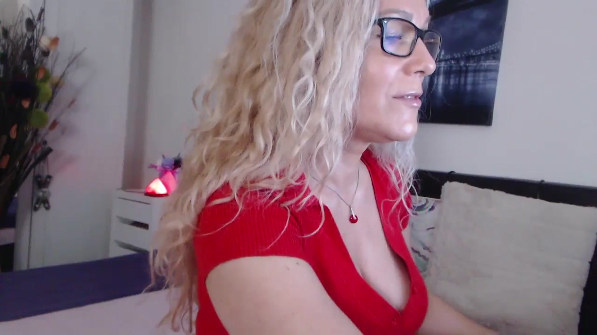 Gallery image thumbnail from Reeya71's myfreecams stream on, 05/22/2024, 21:26 image 8 of 20