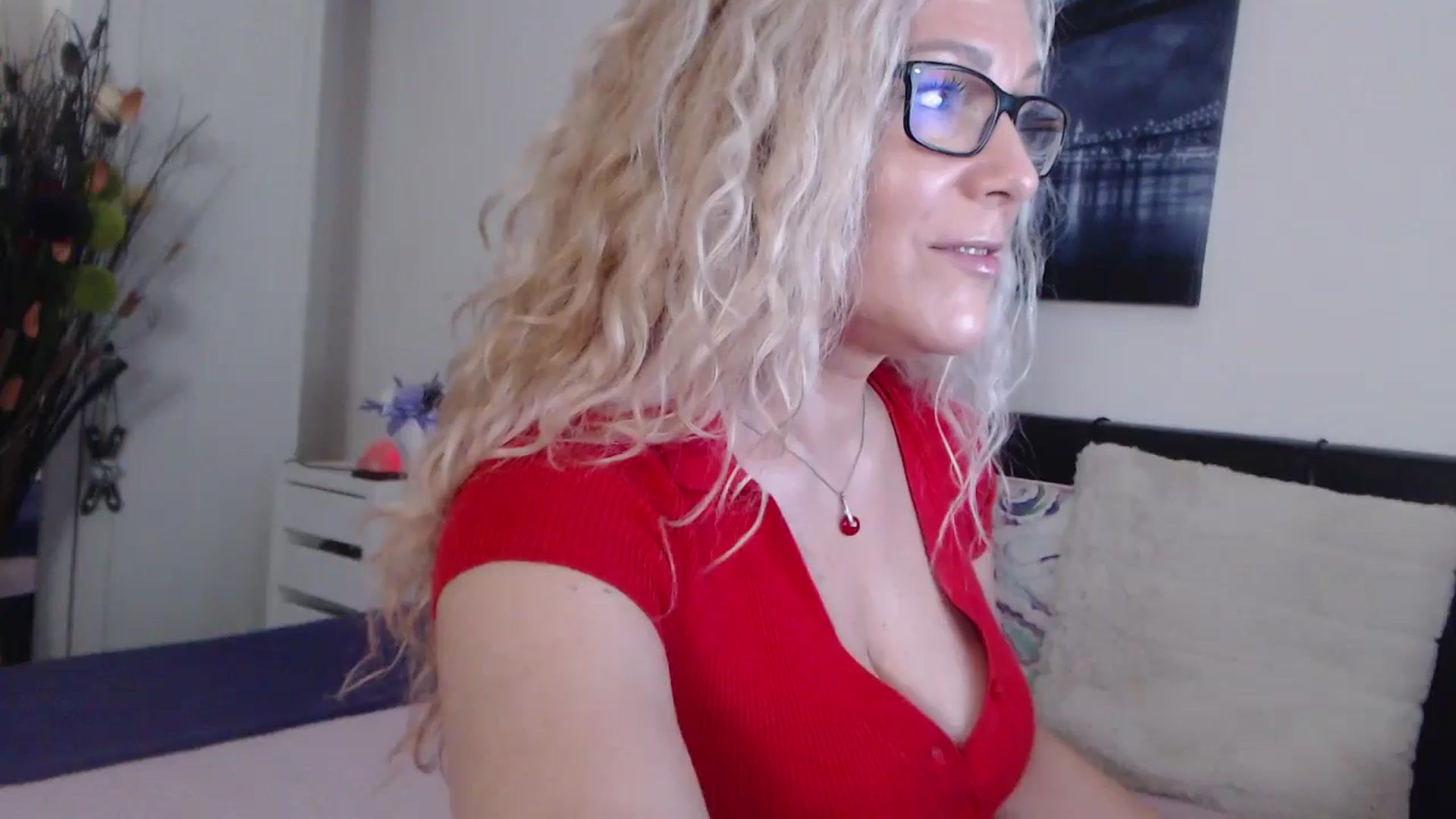 Gallery image thumbnail from Reeya71's myfreecams stream on, 05/22/2024, 21:26 image 1 of 20