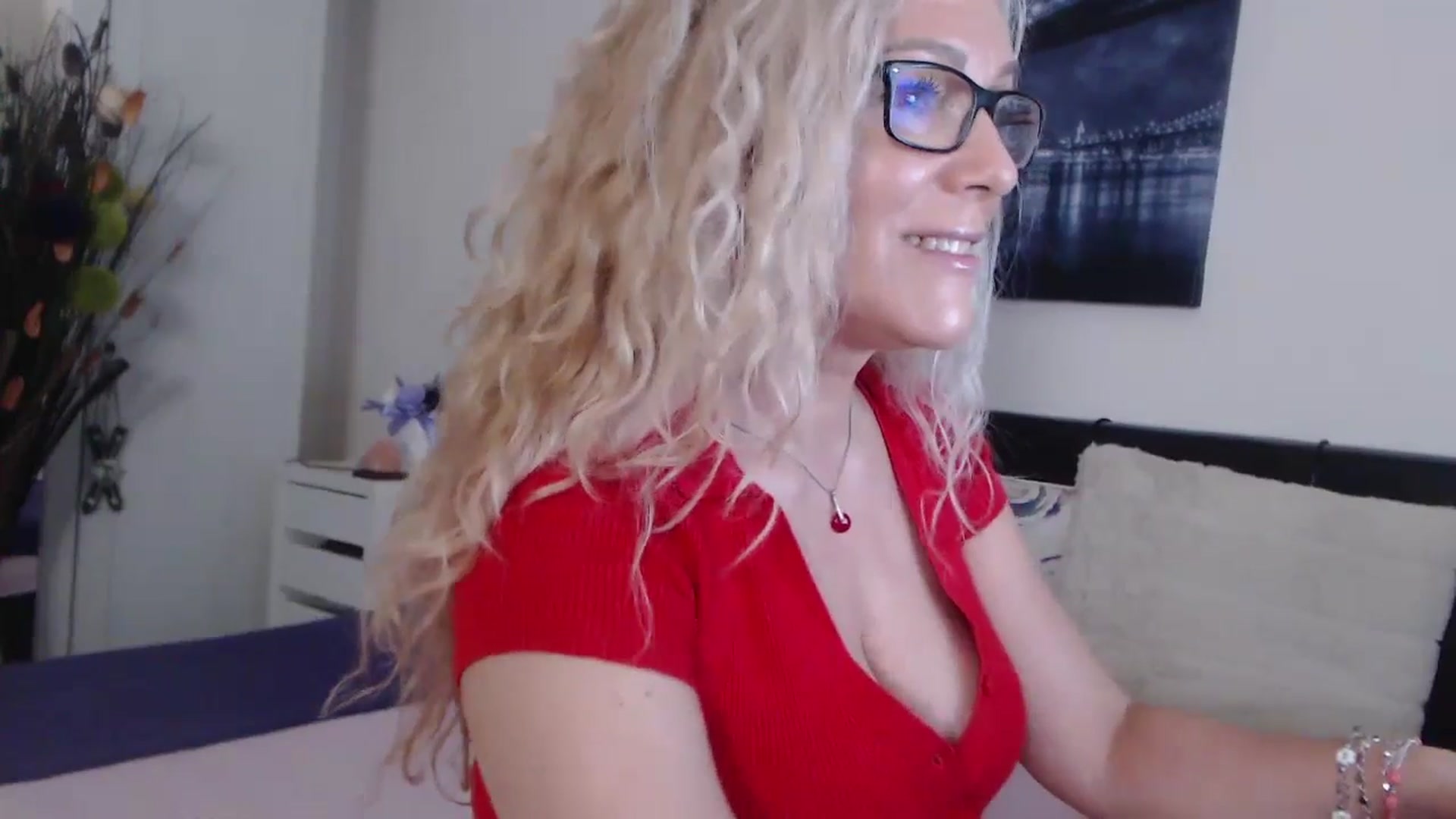 Gallery image thumbnail from Reeya71's myfreecams stream on, 05/22/2024, 21:26 image 14 of 20