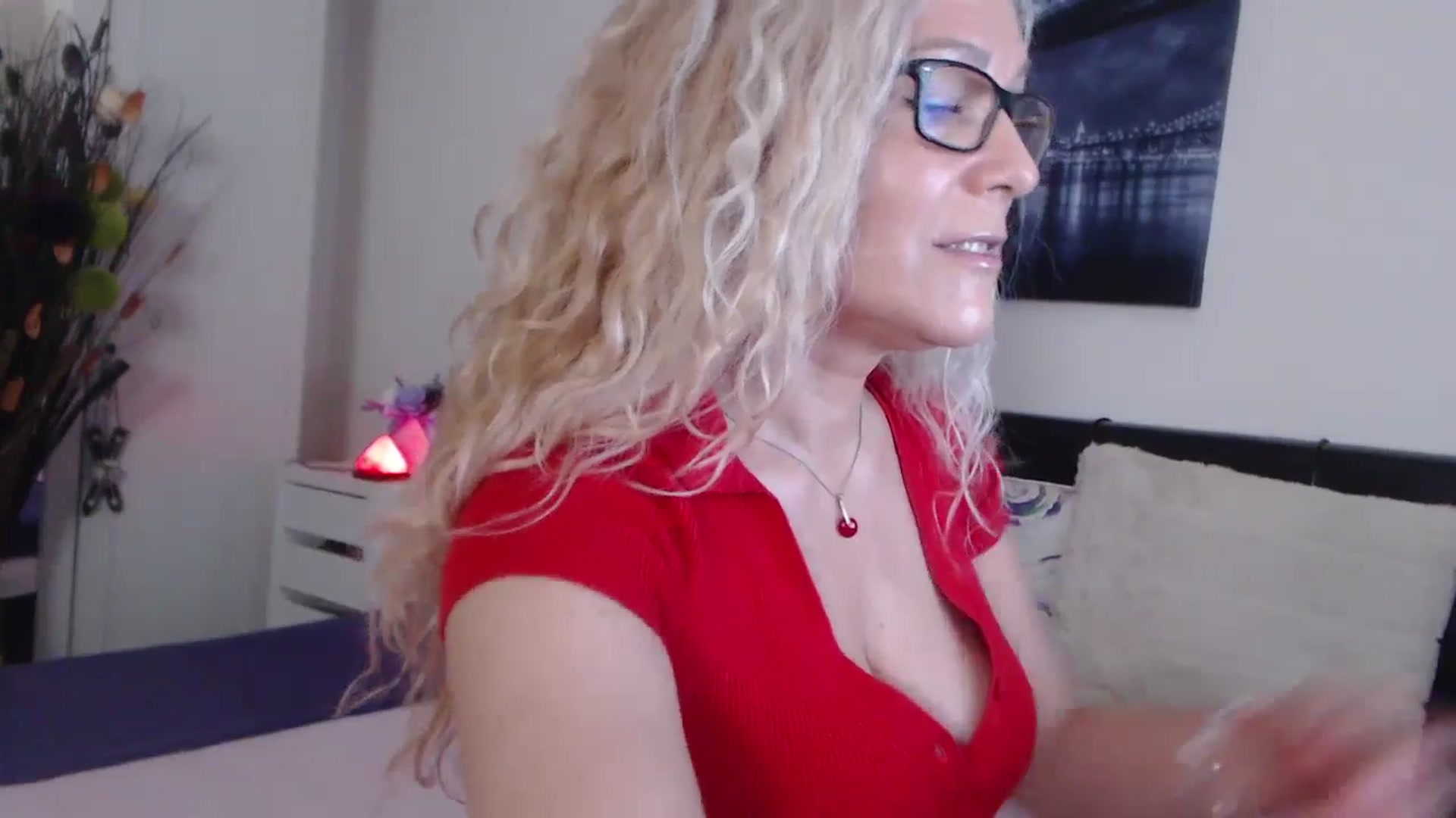 Gallery image thumbnail from Reeya71's myfreecams stream on, 05/22/2024, 21:26 image 12 of 20