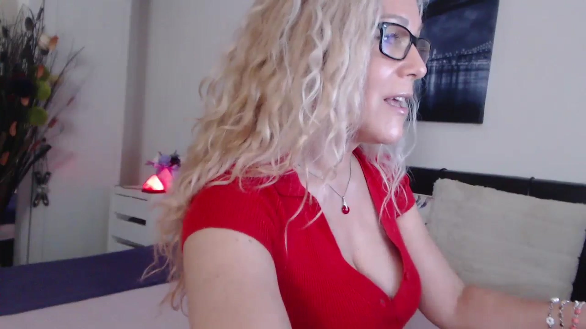 Gallery image thumbnail from Reeya71's myfreecams stream on, 05/22/2024, 21:26 image 2 of 20