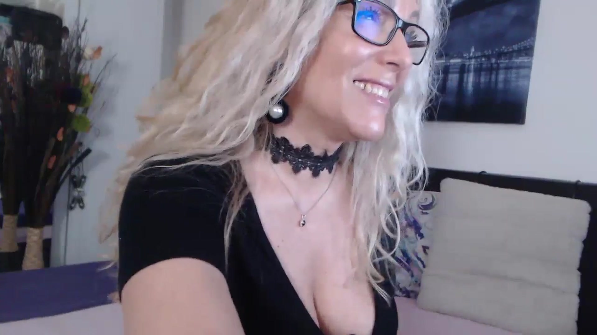 Gallery image thumbnail from Reeya71's myfreecams stream on, 05/29/2024, 05:45 image 17 of 20