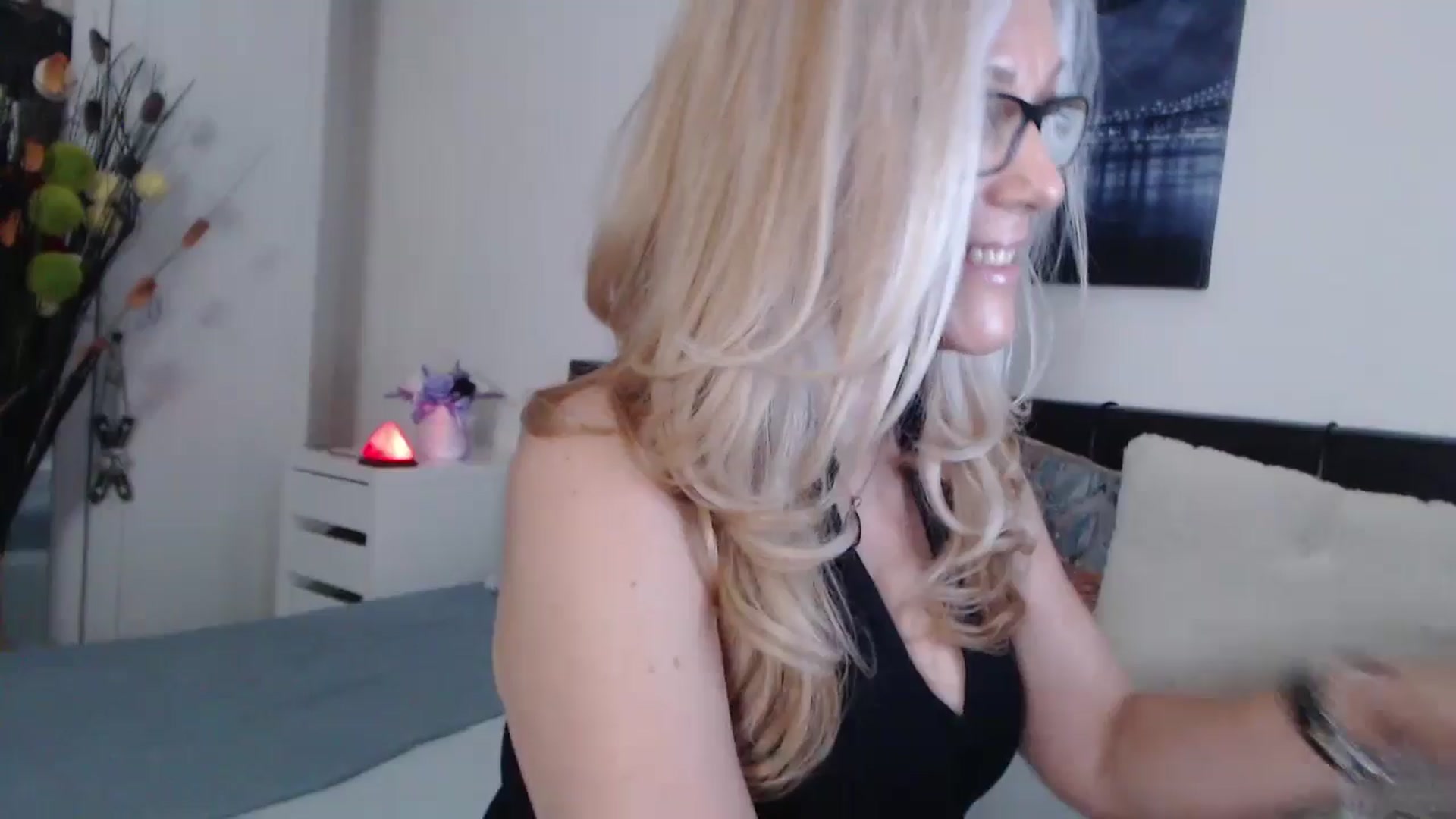 Gallery image thumbnail from Reeya71's myfreecams stream on, 06/01/2024, 03:01 image 1 of 20