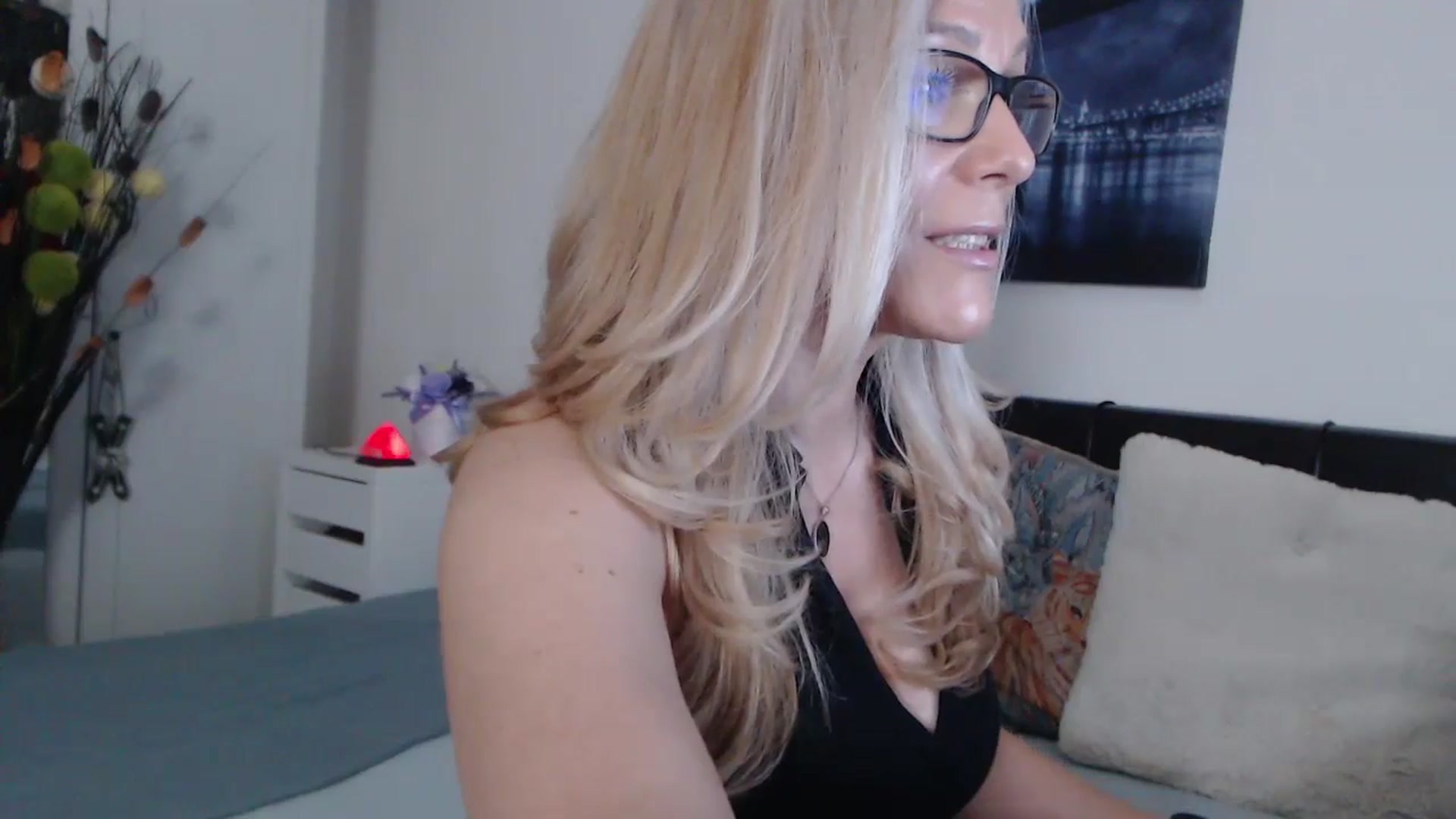 Gallery image thumbnail from Reeya71's myfreecams stream on, 06/01/2024, 03:01 image 17 of 20