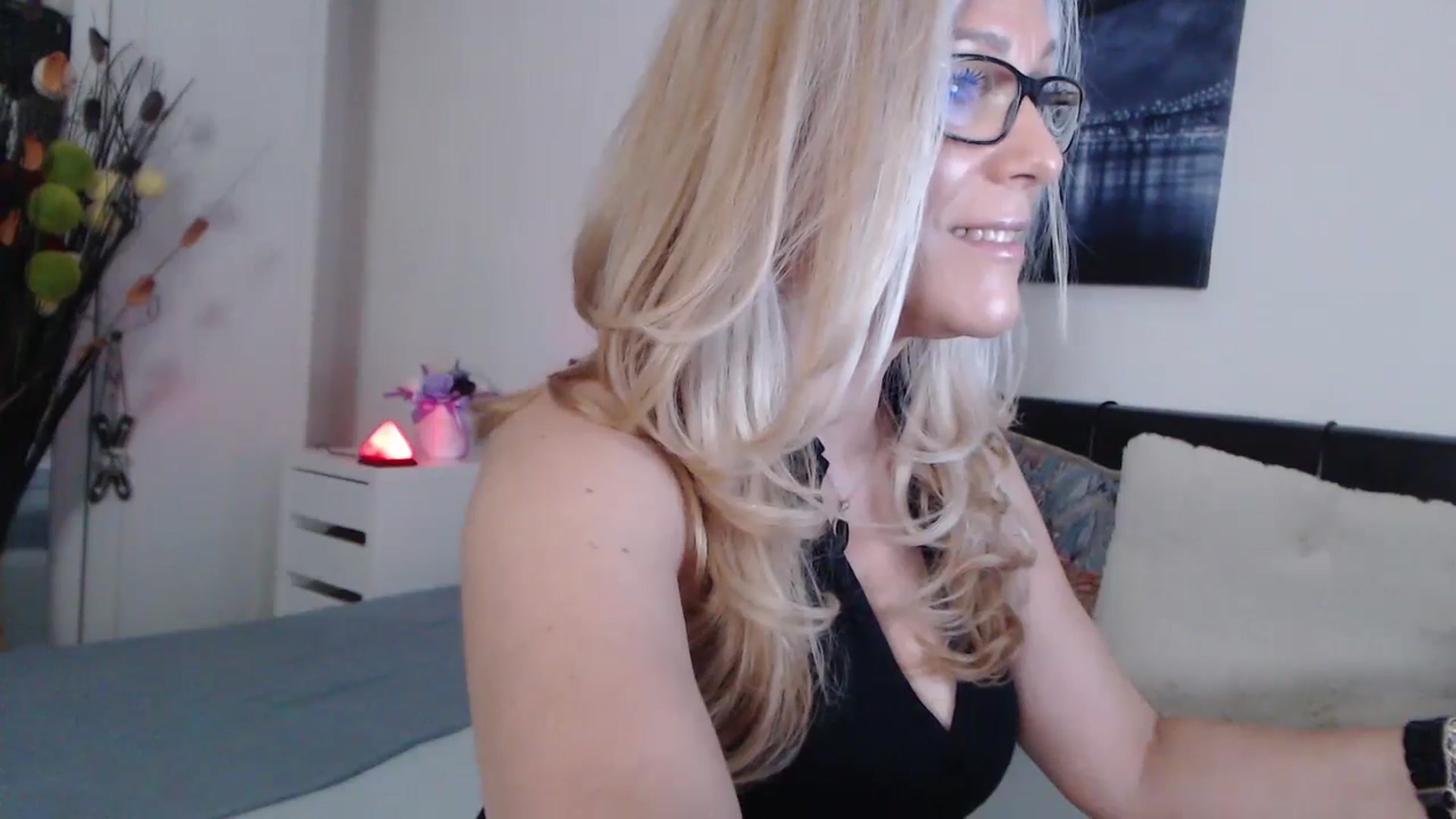 Gallery image thumbnail from Reeya71's myfreecams stream on, 06/01/2024, 03:01 image 6 of 20