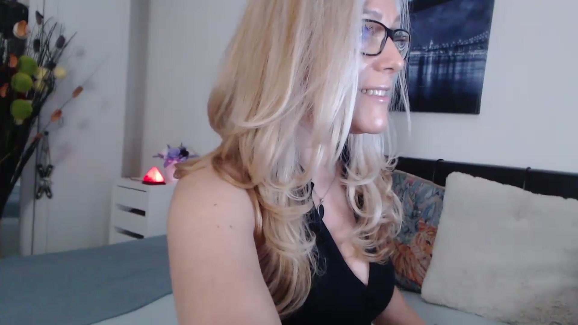 Gallery image thumbnail from Reeya71's myfreecams stream on, 06/01/2024, 03:01 image 3 of 20