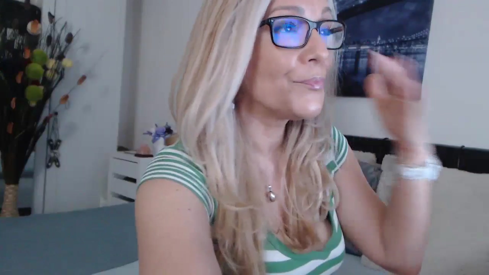 Gallery image thumbnail from Reeya71's myfreecams stream on, 06/05/2024, 05:04 image 19 of 20